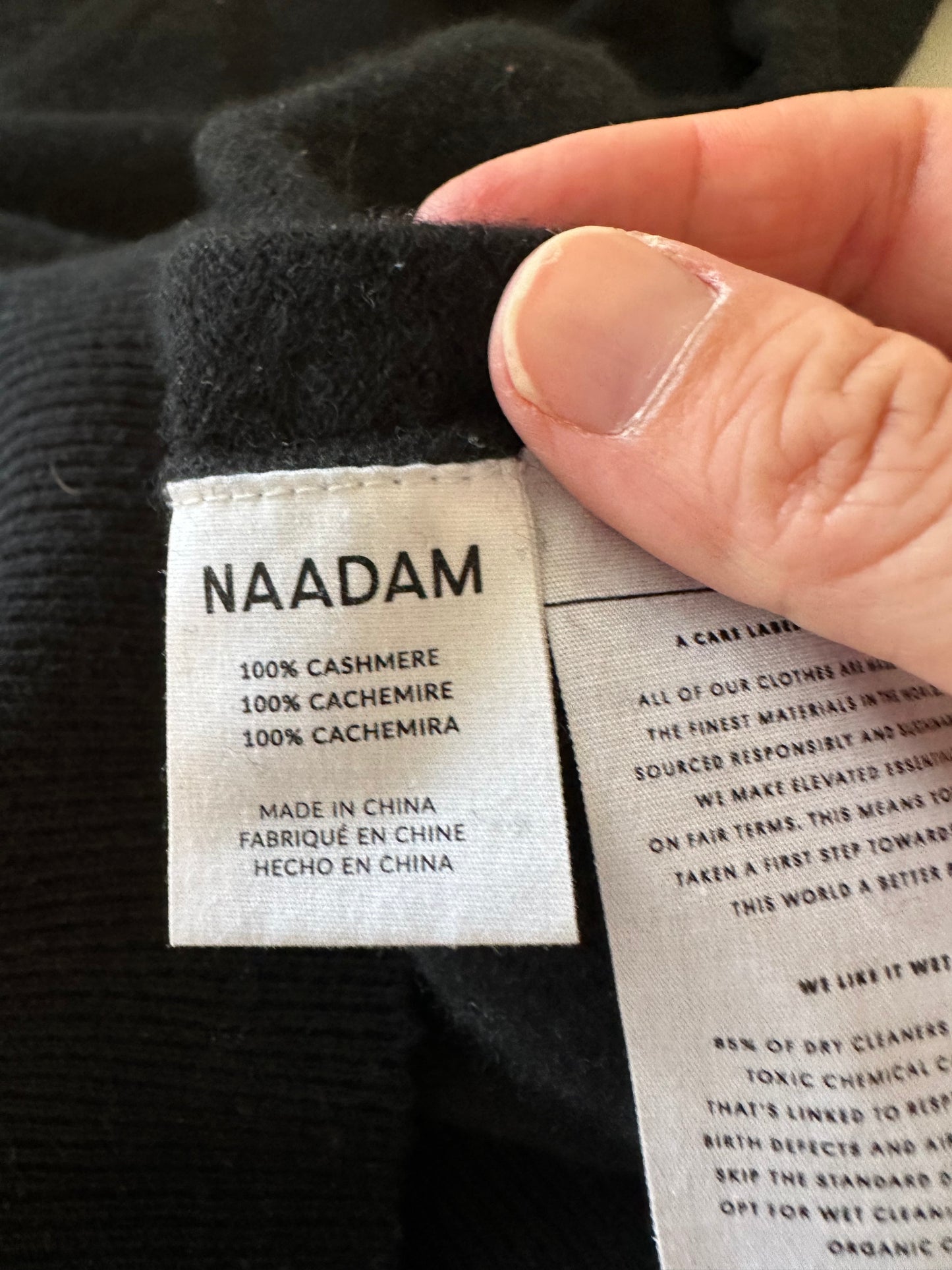 Nadaam Lightweight Cashmere V-Neck Sweater in Black | Size Medium