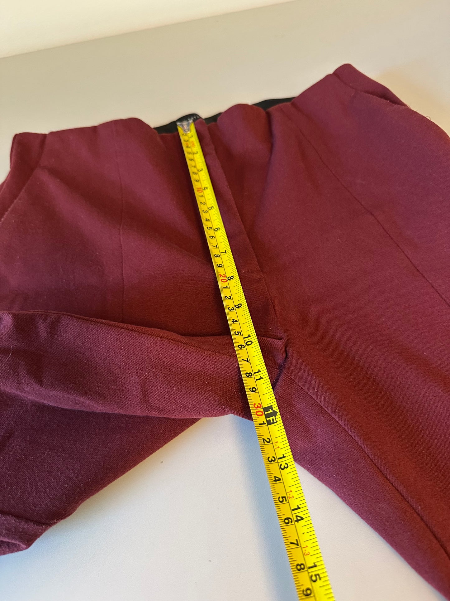 Ann Taylor Seam Detail Vented Hem Ankle Pants in Burgundy | Size 6