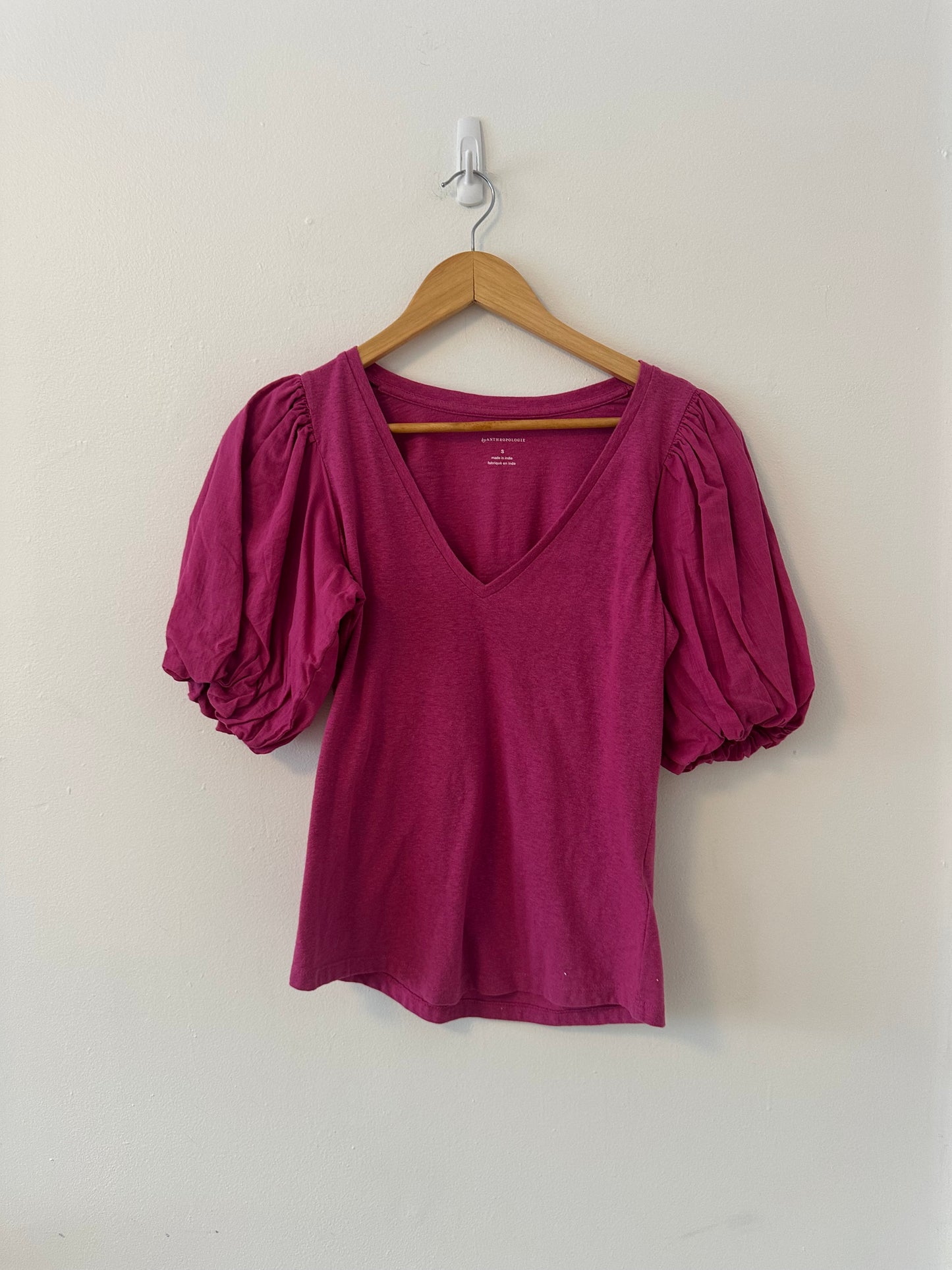 By Anthropologie Pink Puff Sleeve V-Neck T-Shirt | Size Small