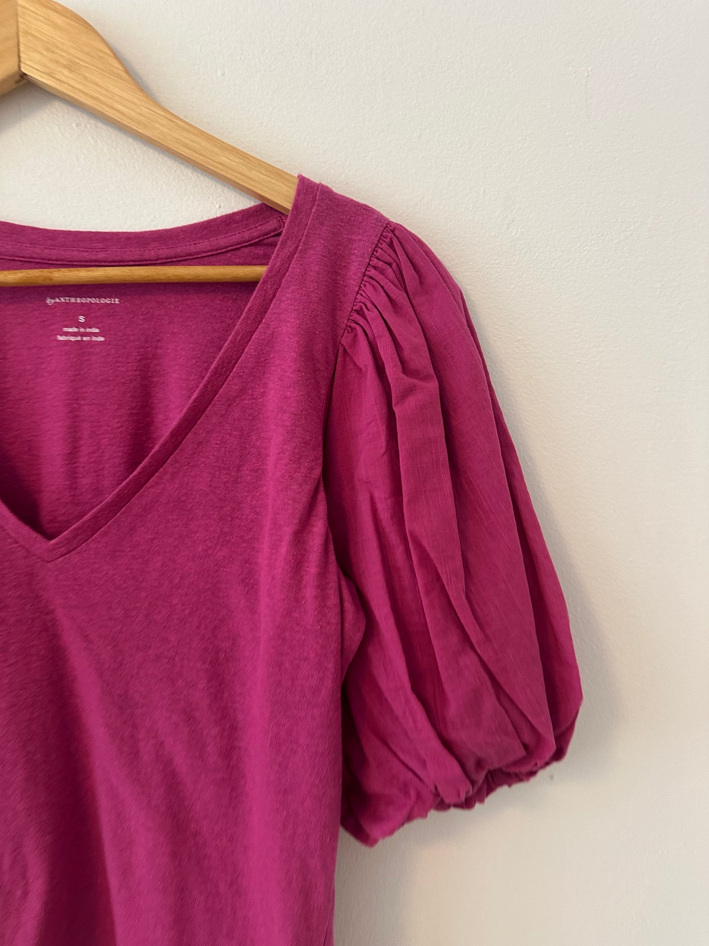 By Anthropologie Pink Puff Sleeve V-Neck T-Shirt | Size Small