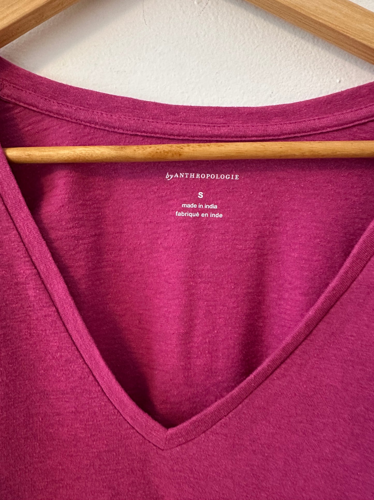 By Anthropologie Pink Puff Sleeve V-Neck T-Shirt | Size Small