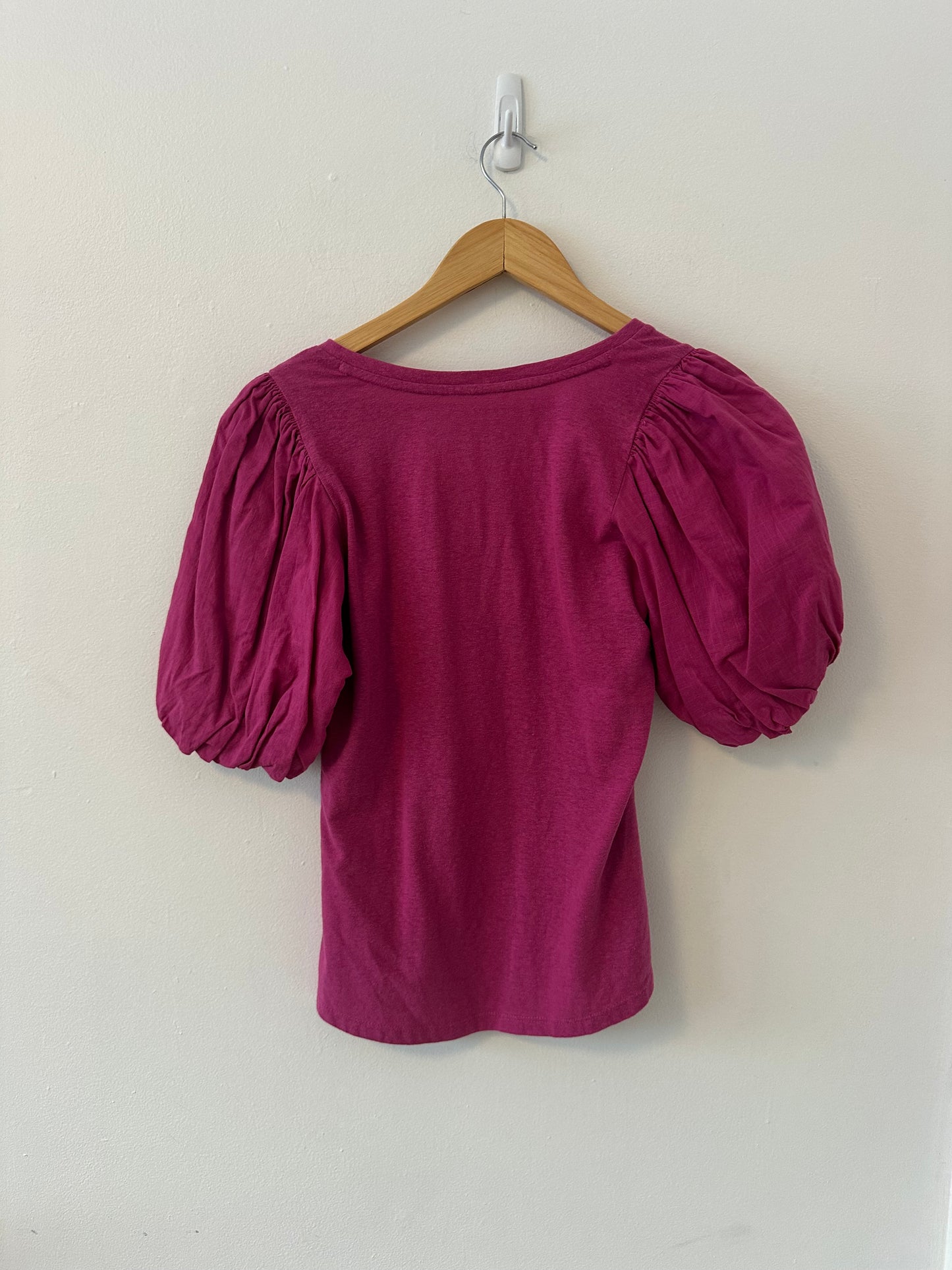 By Anthropologie Pink Puff Sleeve V-Neck T-Shirt | Size Small