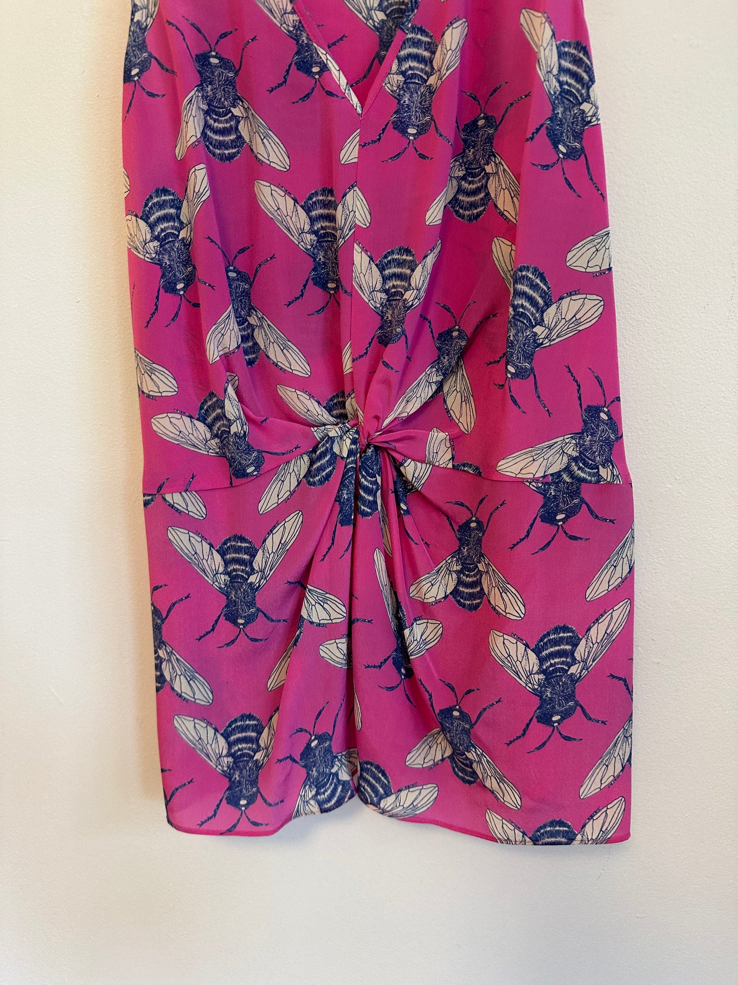 Leifnotes x Anthropologie Pink Silk Bee Print Twist Front Blouse | Size 4