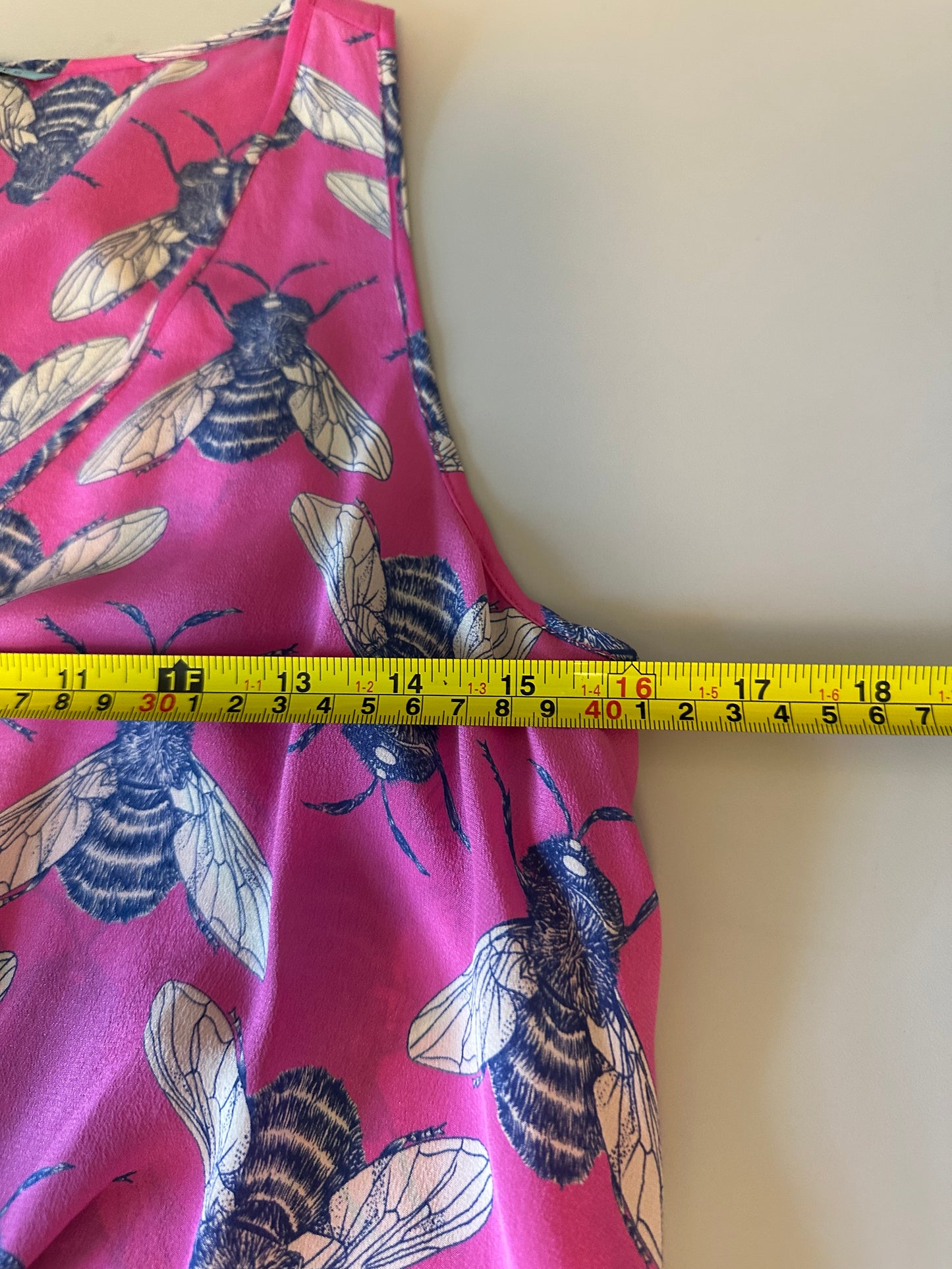 Leifnotes x Anthropologie Pink Silk Bee Print Twist Front Blouse | Size 4