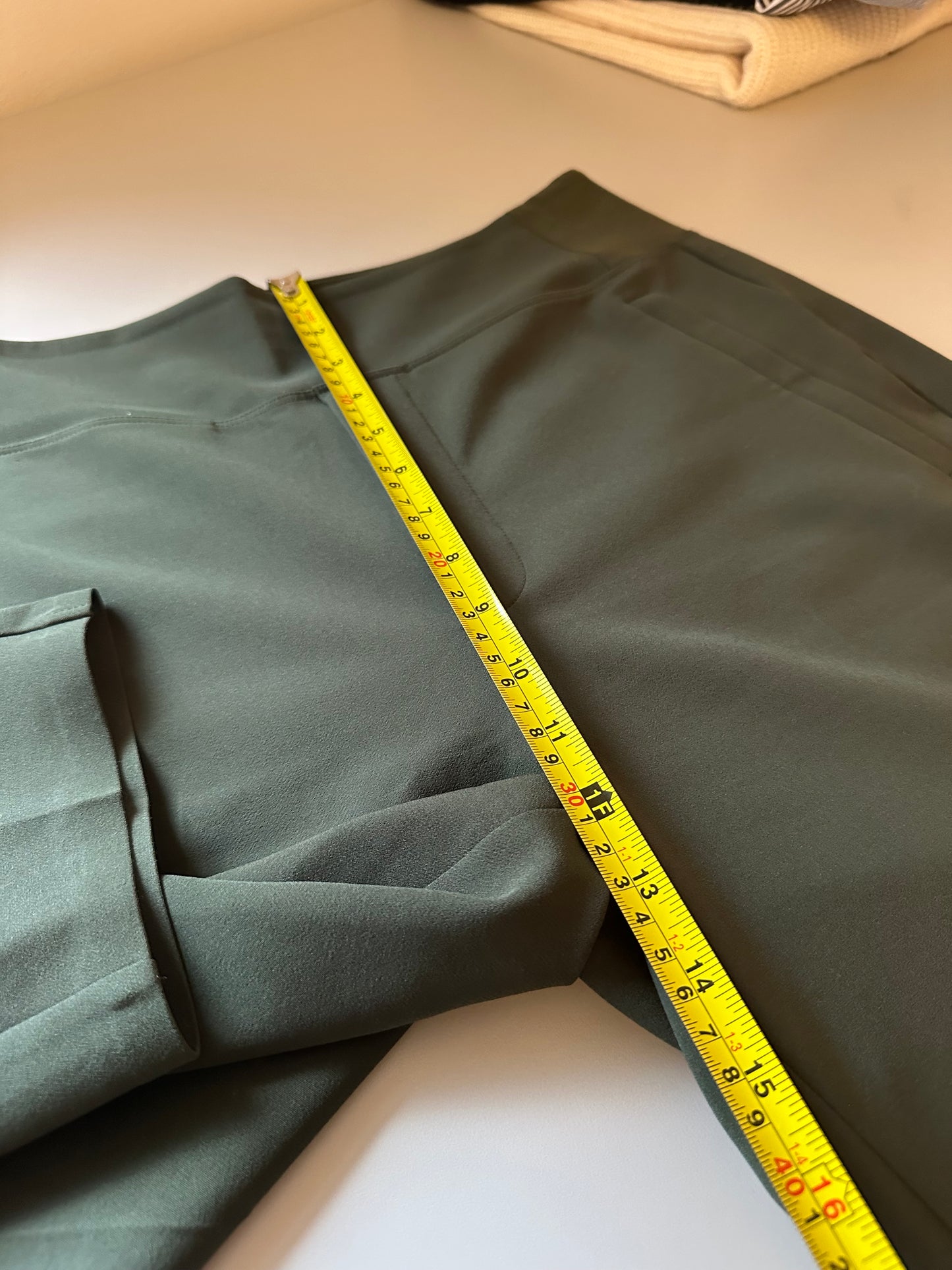 Athleta Brooklyn Mid Rise Ankle Pant in Olive Green | Size 6
