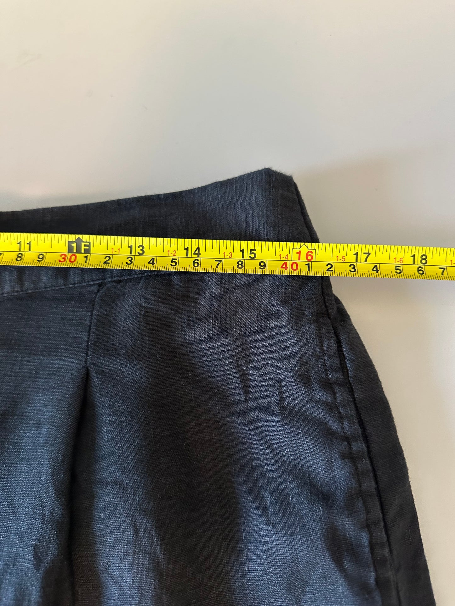 Madewell Clean Pull-On Shorts in 100% Linen - Black | Size Large
