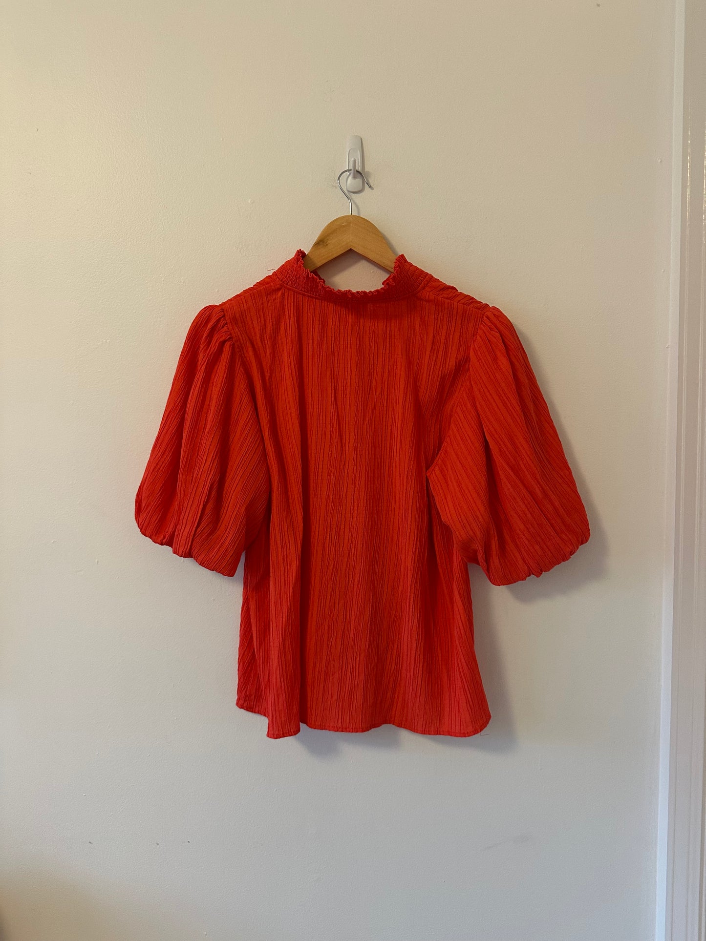 THML Lindsay Puff Sleeve Textured Top in Coral | Size Small