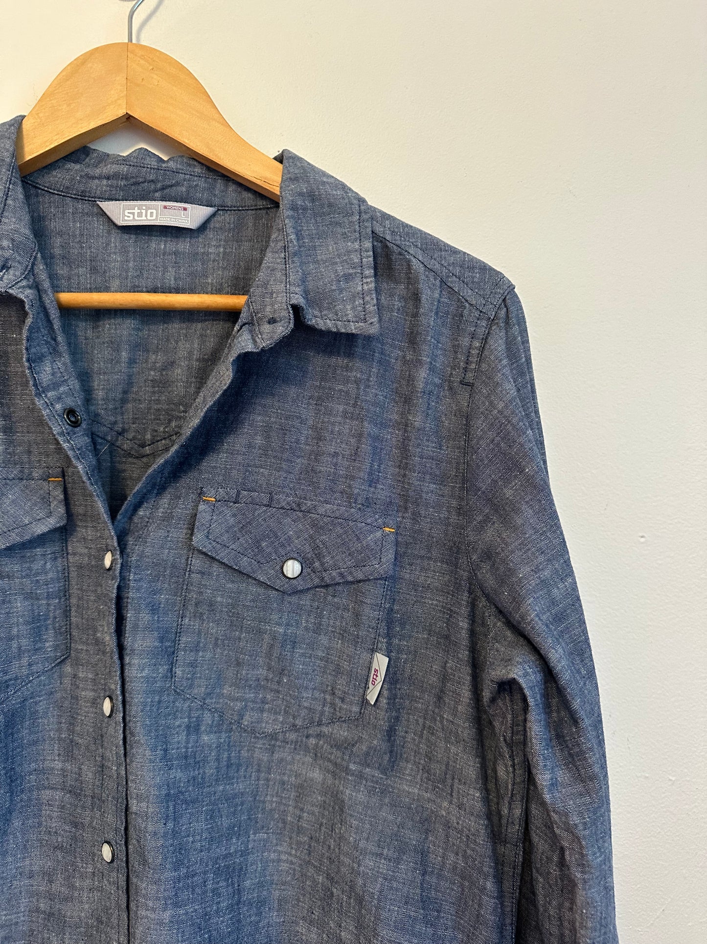 Stio Blue Organic Cotton Chambray Western Button Down Shirt | Size Large