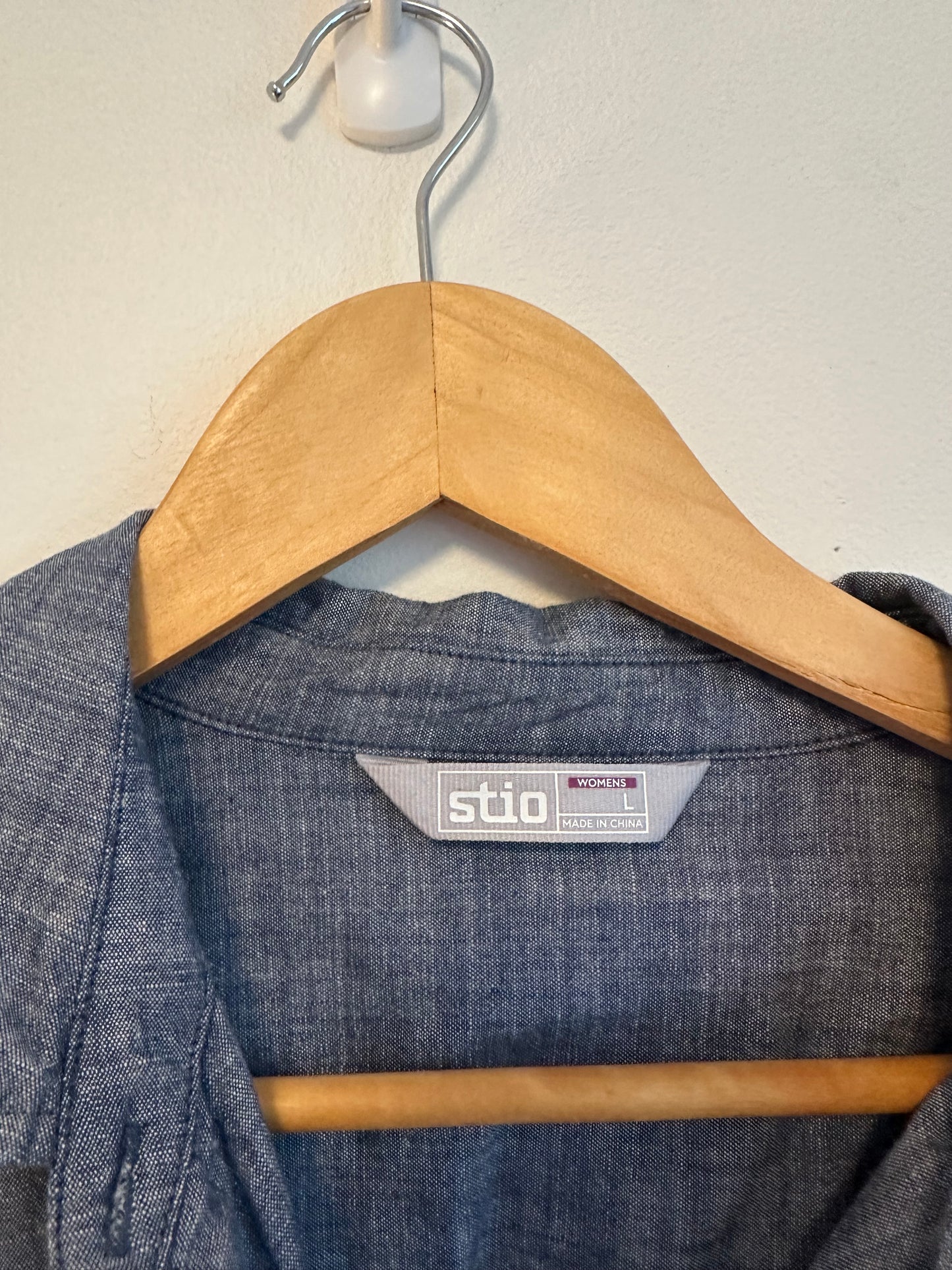 Stio Blue Organic Cotton Chambray Western Button Down Shirt | Size Large