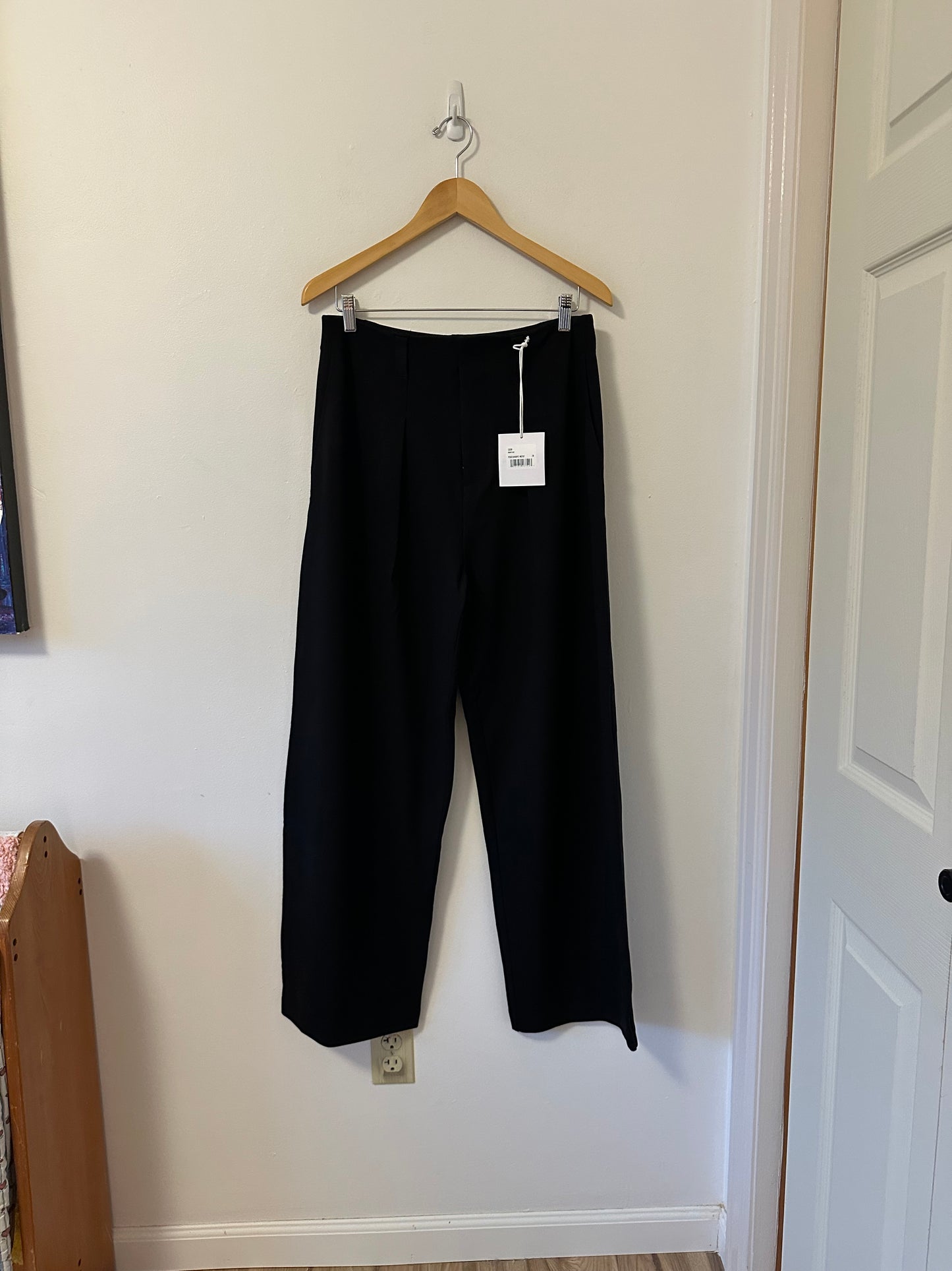 Pistola NWT Eden Pleated Barrel Leg Trousers in Night Out Black | Size 28
