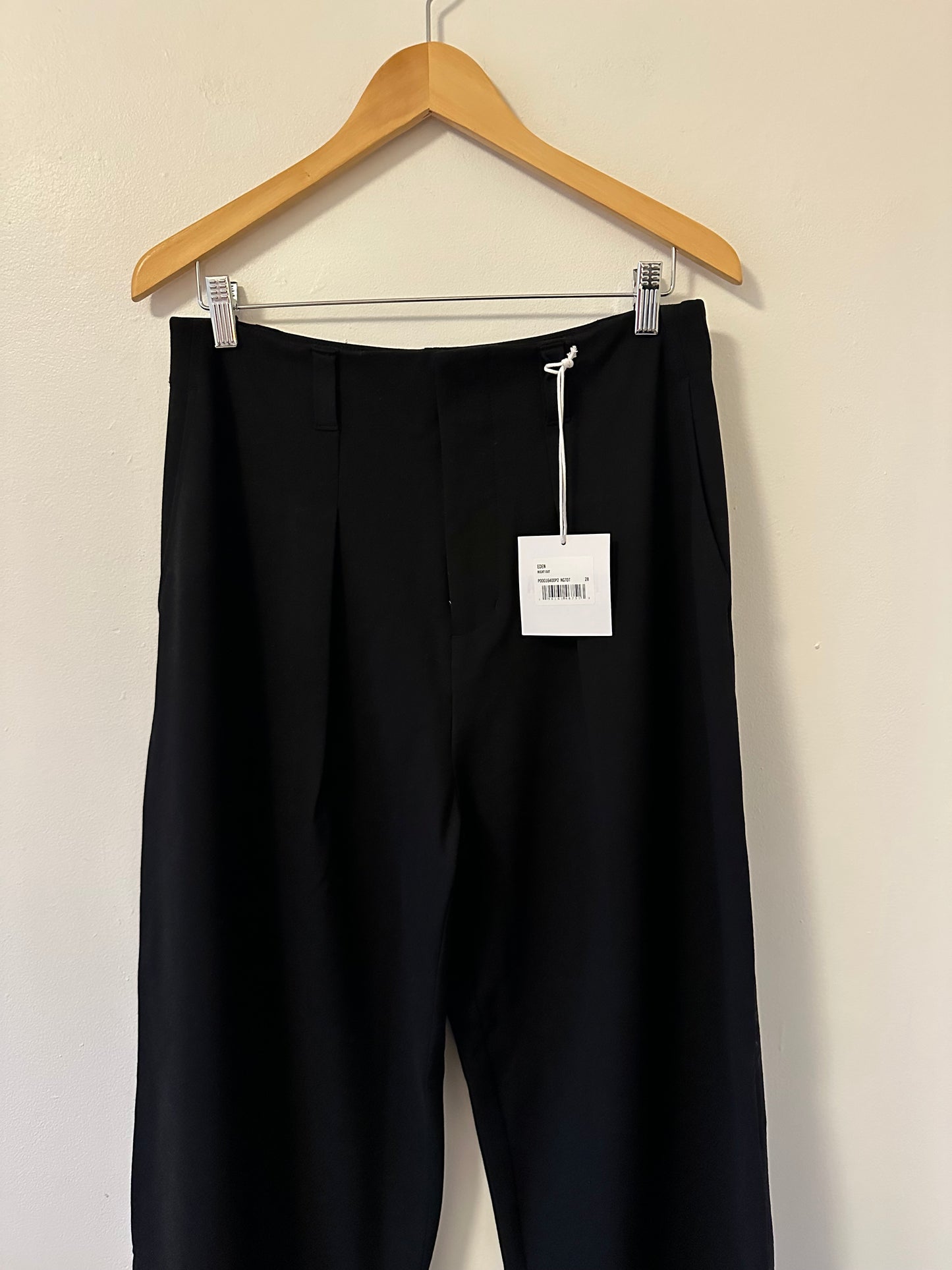 Pistola NWT Eden Pleated Barrel Leg Trousers in Night Out Black | Size 28