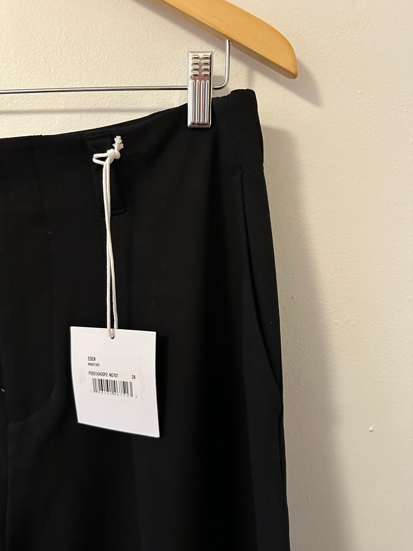 Pistola NWT Eden Pleated Barrel Leg Trousers in Night Out Black | Size 28