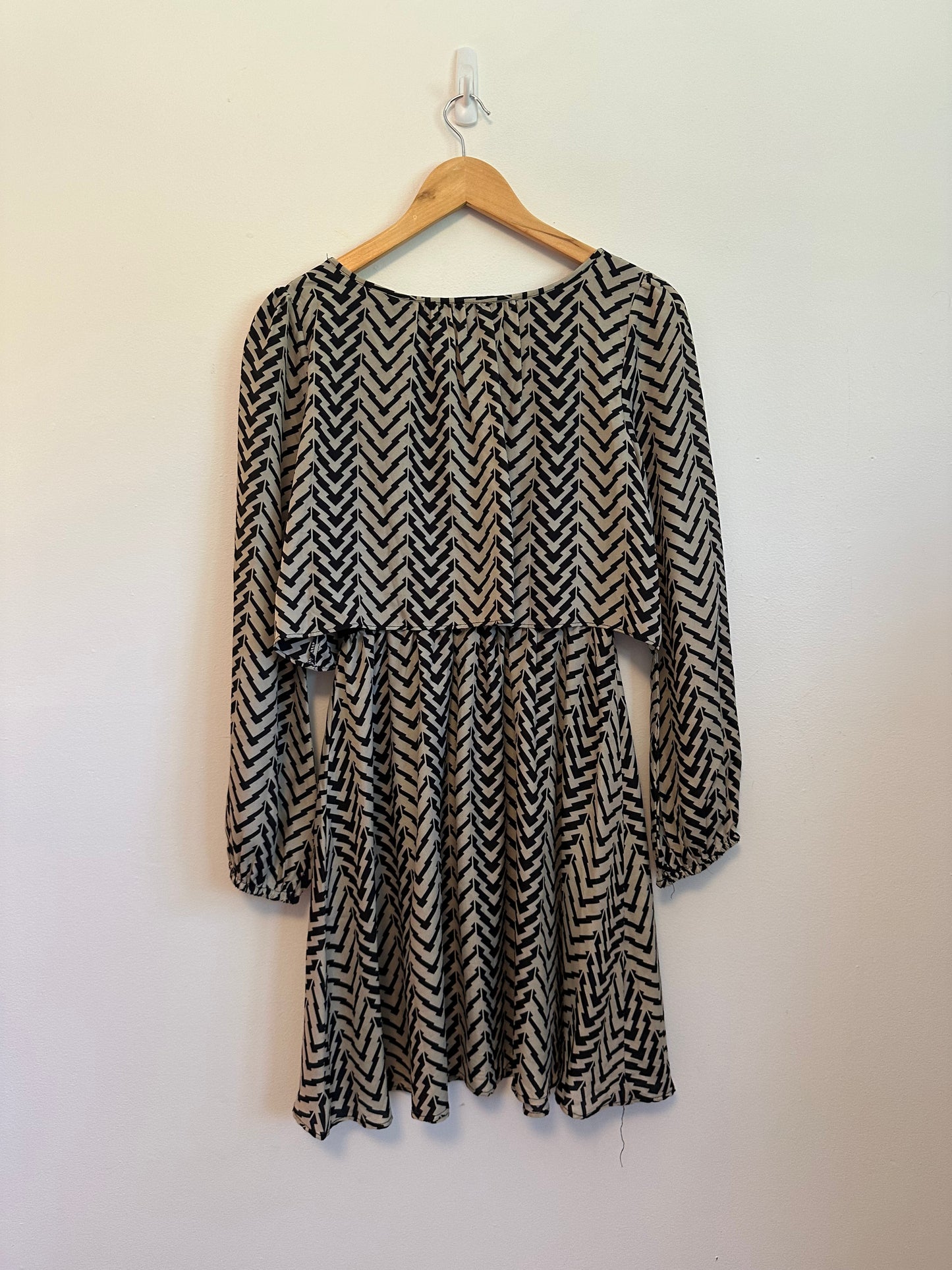 Ya Los Angeles Black and Beige Chevron Geometric Popover Mini Dress | Size Medium