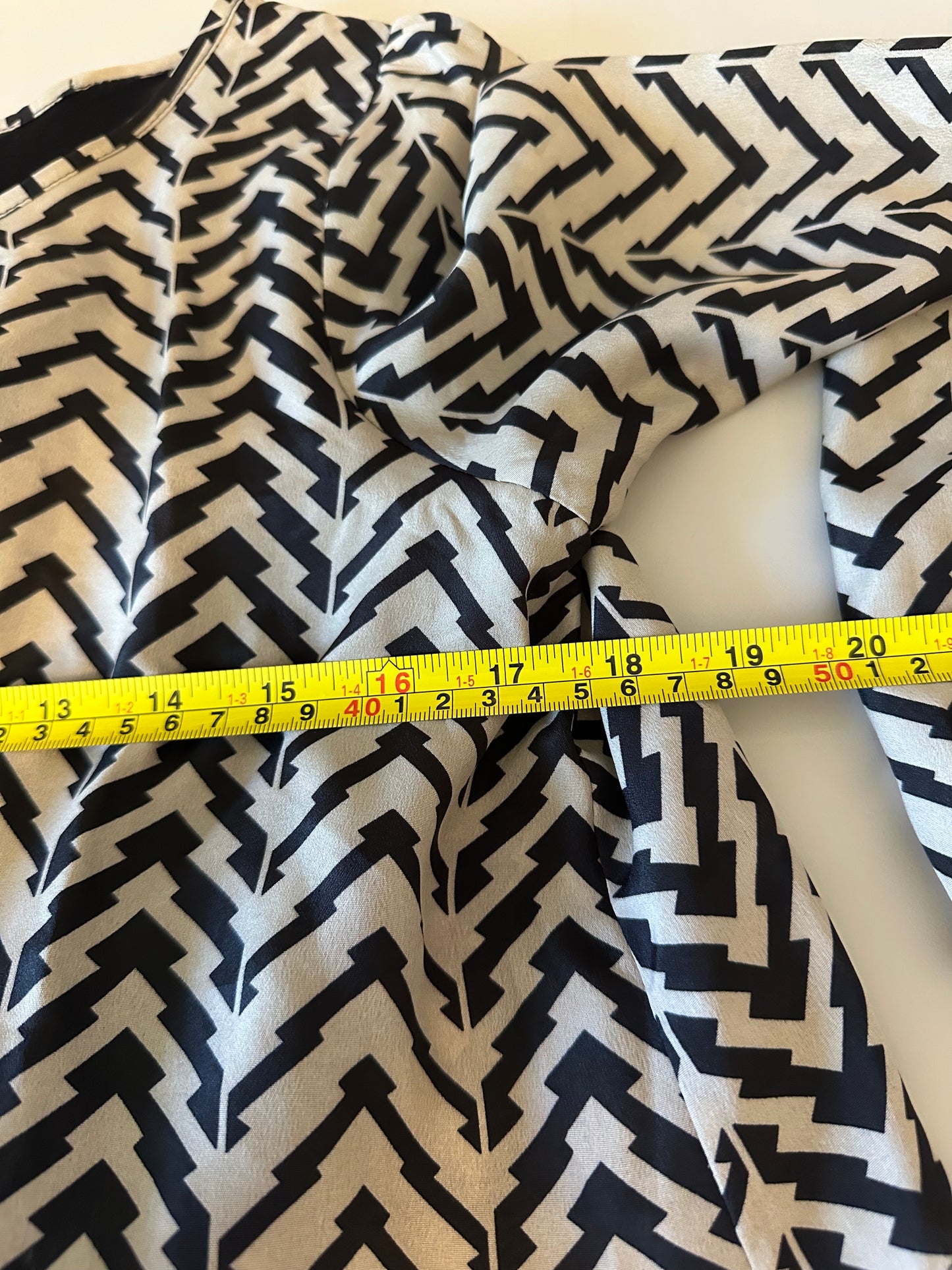 Ya Los Angeles Black and Beige Chevron Geometric Popover Mini Dress | Size Medium
