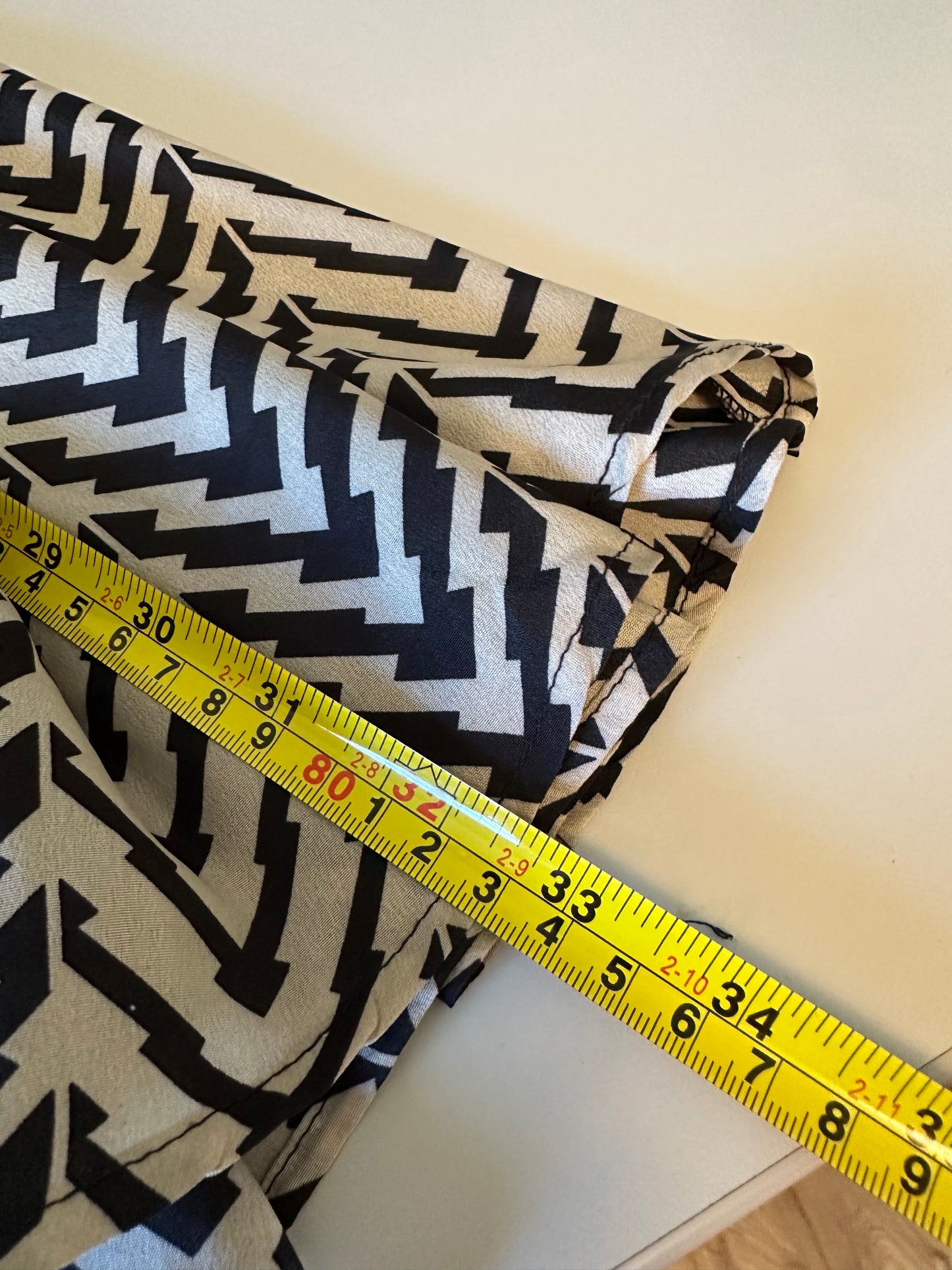 Ya Los Angeles Black and Beige Chevron Geometric Popover Mini Dress | Size Medium