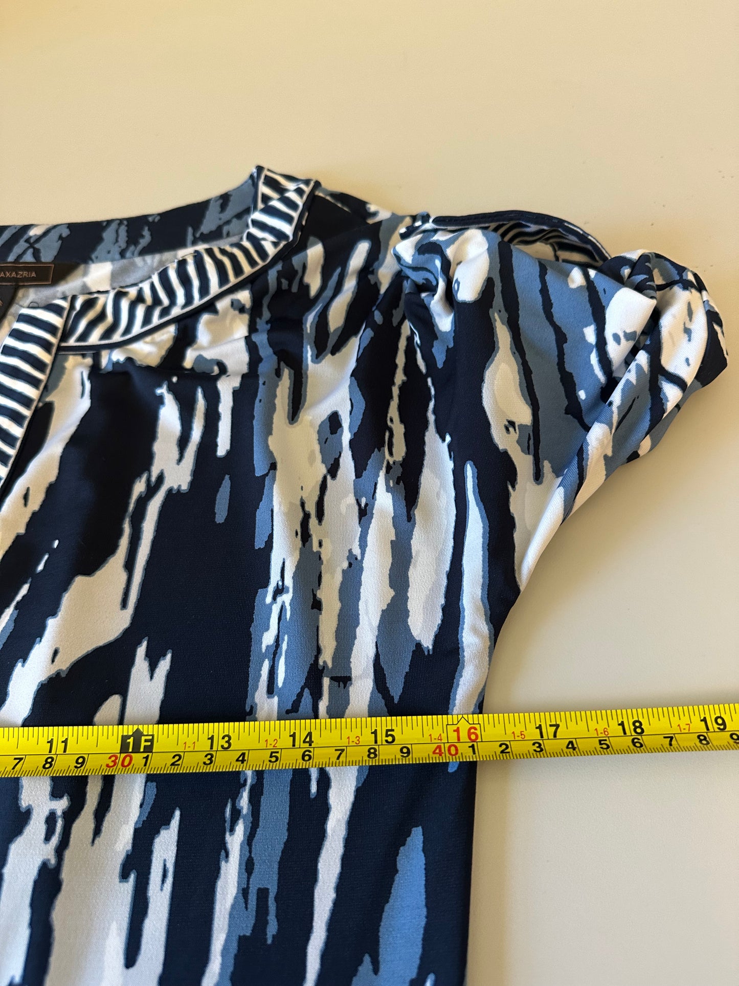 BCBGMAXAZRIA Blue and White Abstract Print Split Neck Shift Dress | Size Small