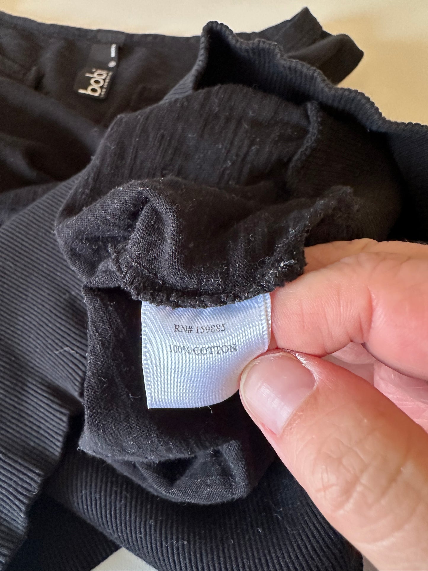 Bobi Raglan Long Sleeve Cotton V-Neck T-Shirt in Black | Size Small