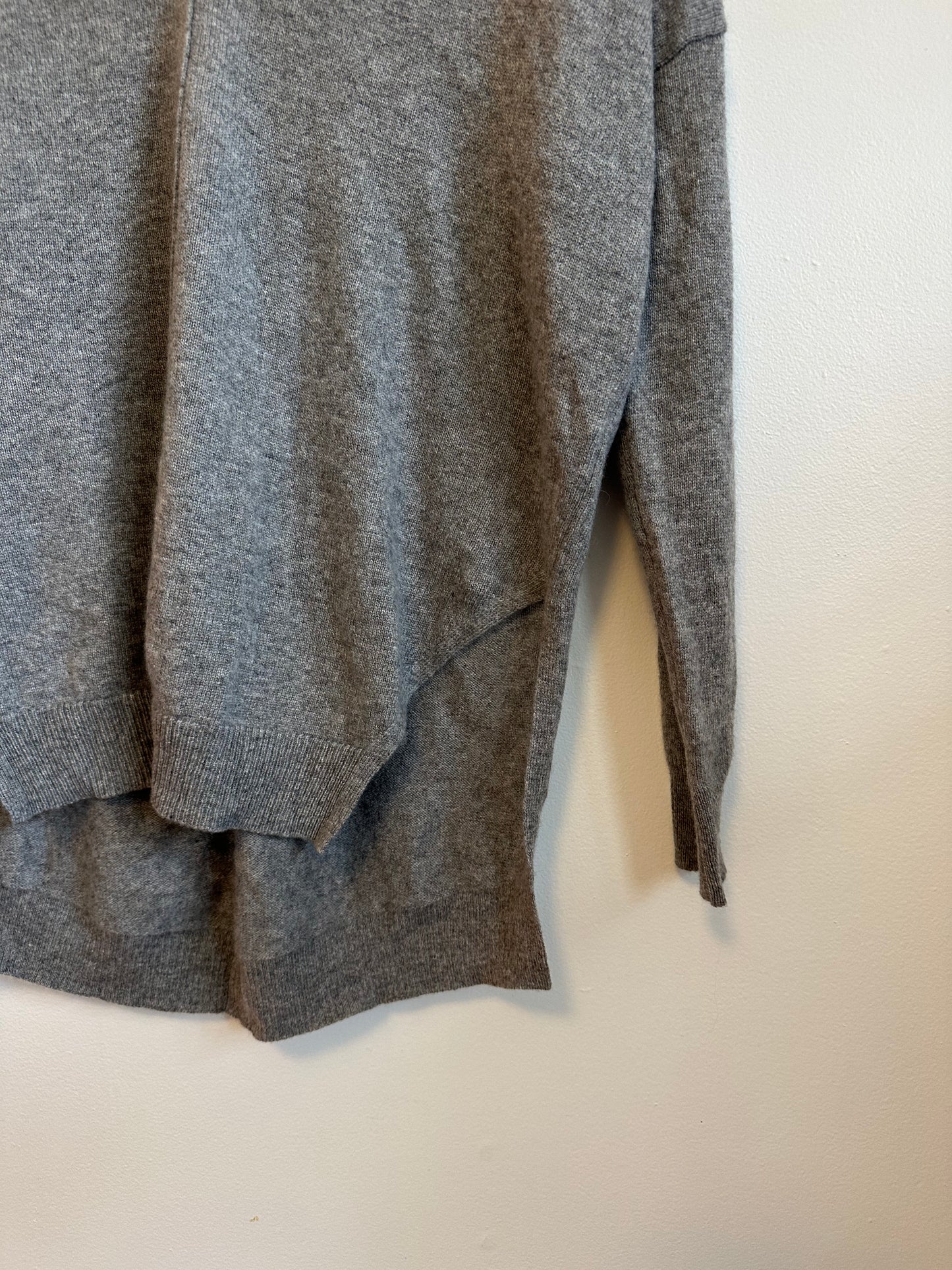 Autumn Cashmere NWT V-Neck Relaxed Fit Sweater in Gray | Size XS