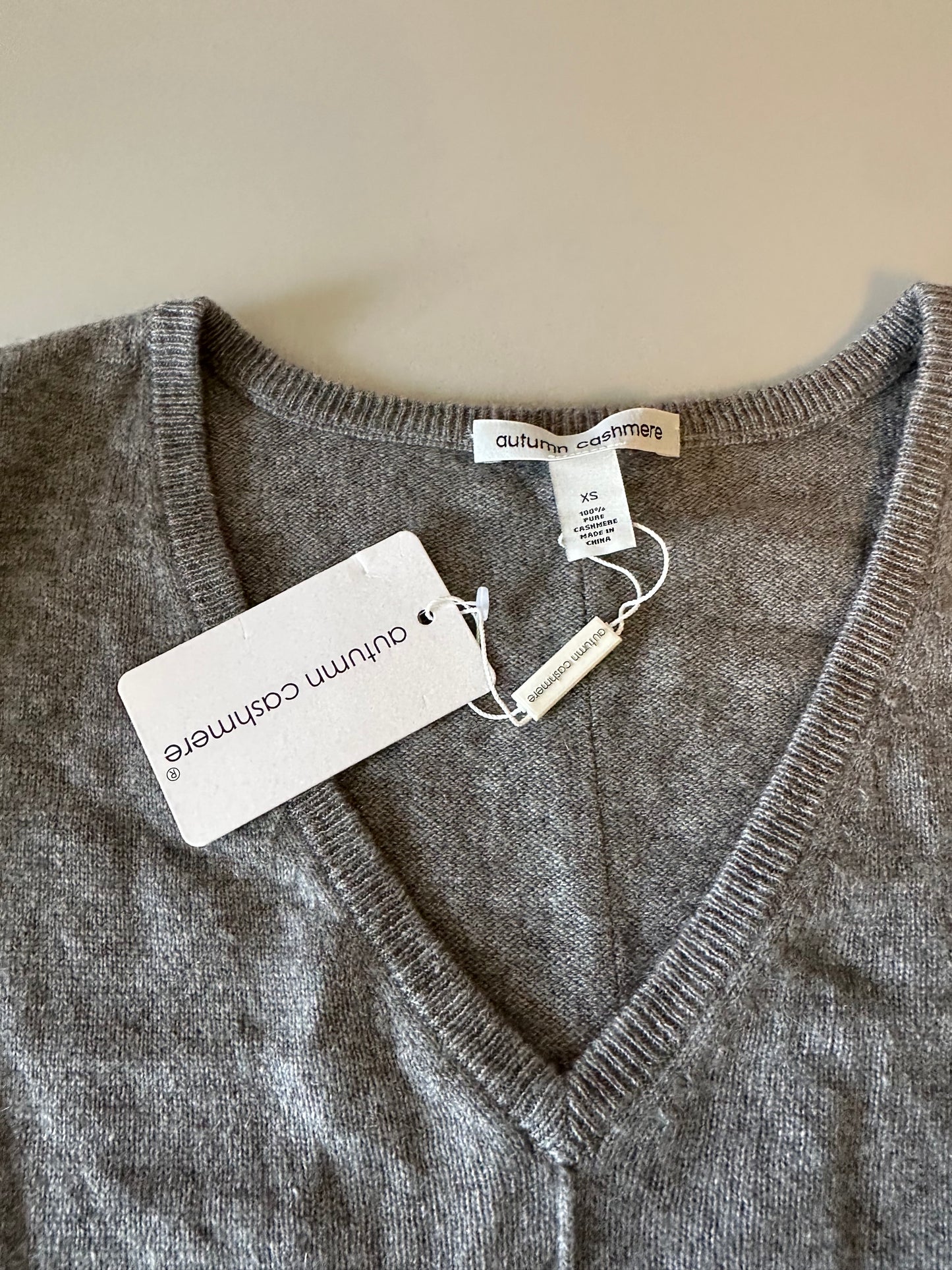 Autumn Cashmere NWT V-Neck Relaxed Fit Sweater in Gray | Size XS