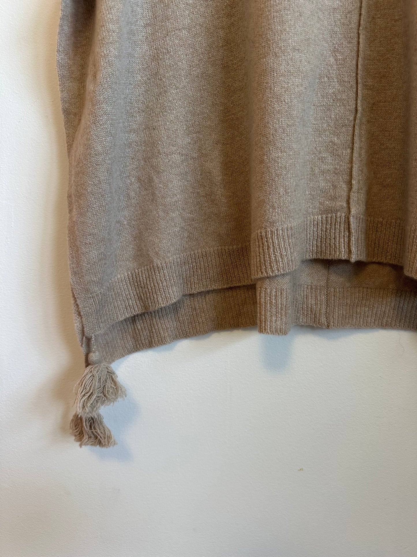 Islefield Cashmere Poncho with Tassels in Tan | One Size