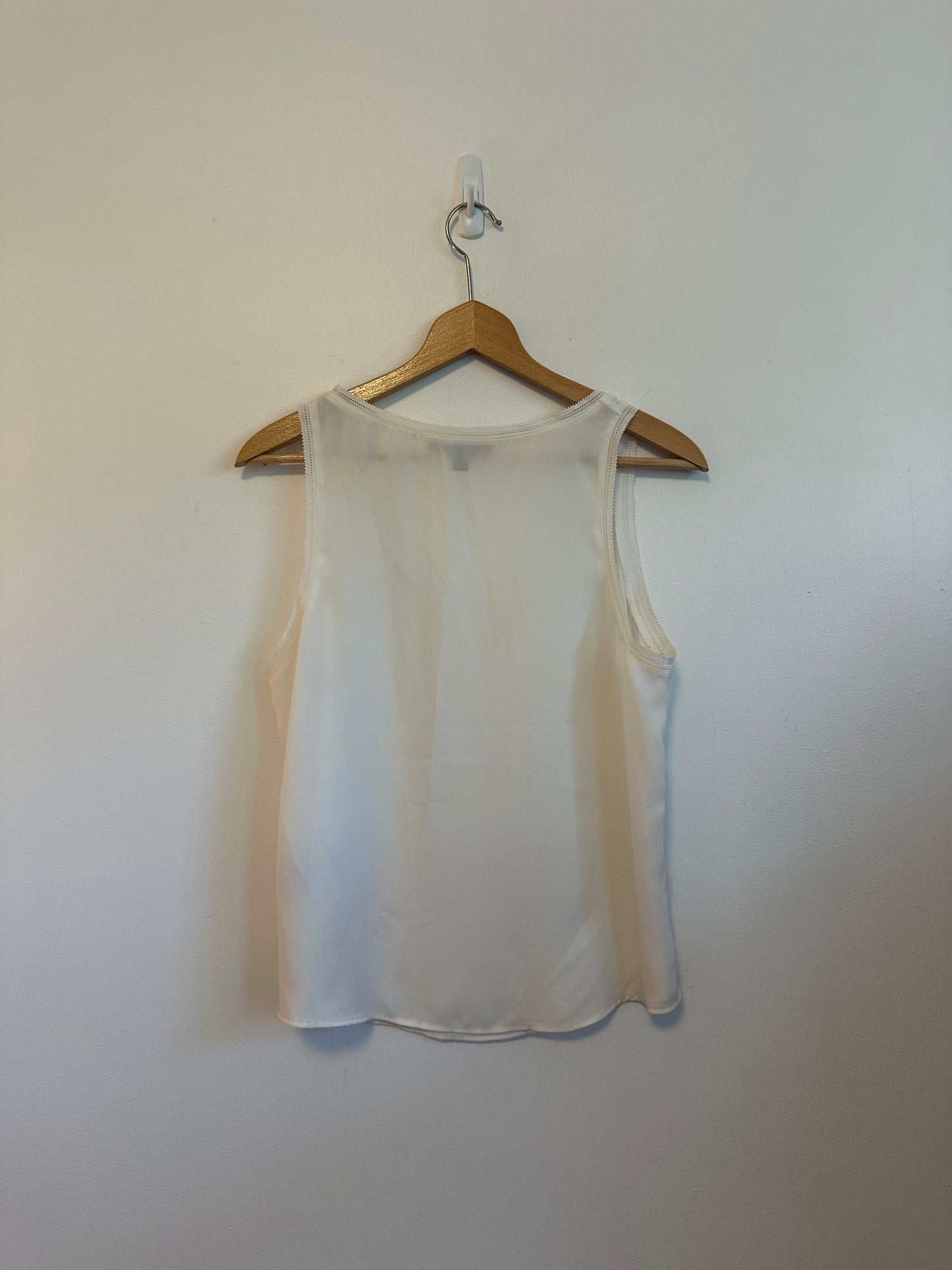 Banana Republic Off White Sleeveless Scoop Neck Lace Trim Blouse | Size SP