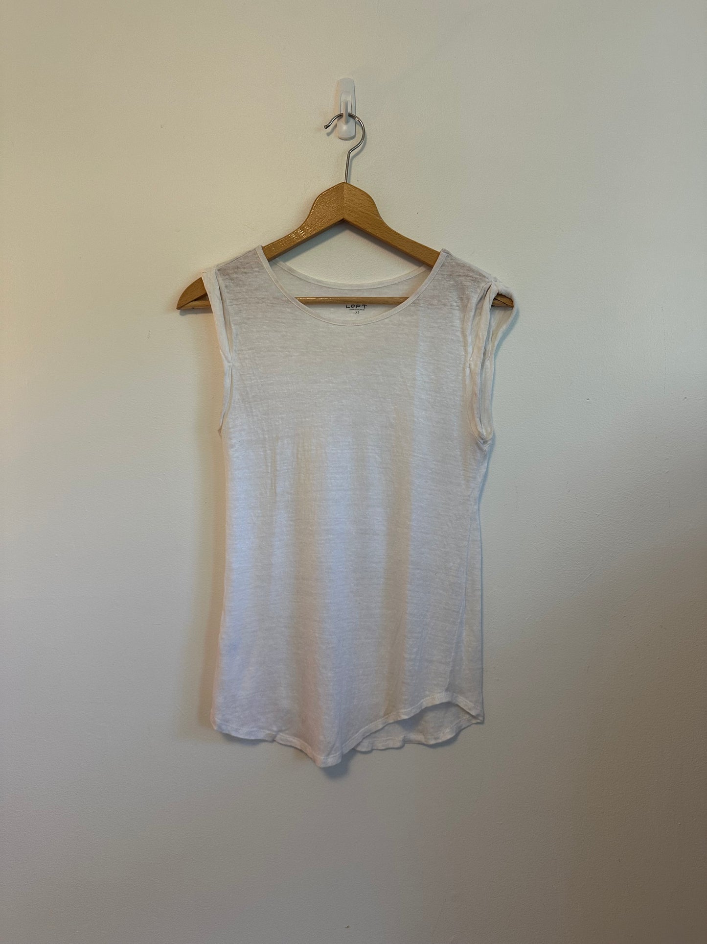 LOFT White 100% Linen Muscle  Sleeveless Crew Neck Tank Top | Size XS