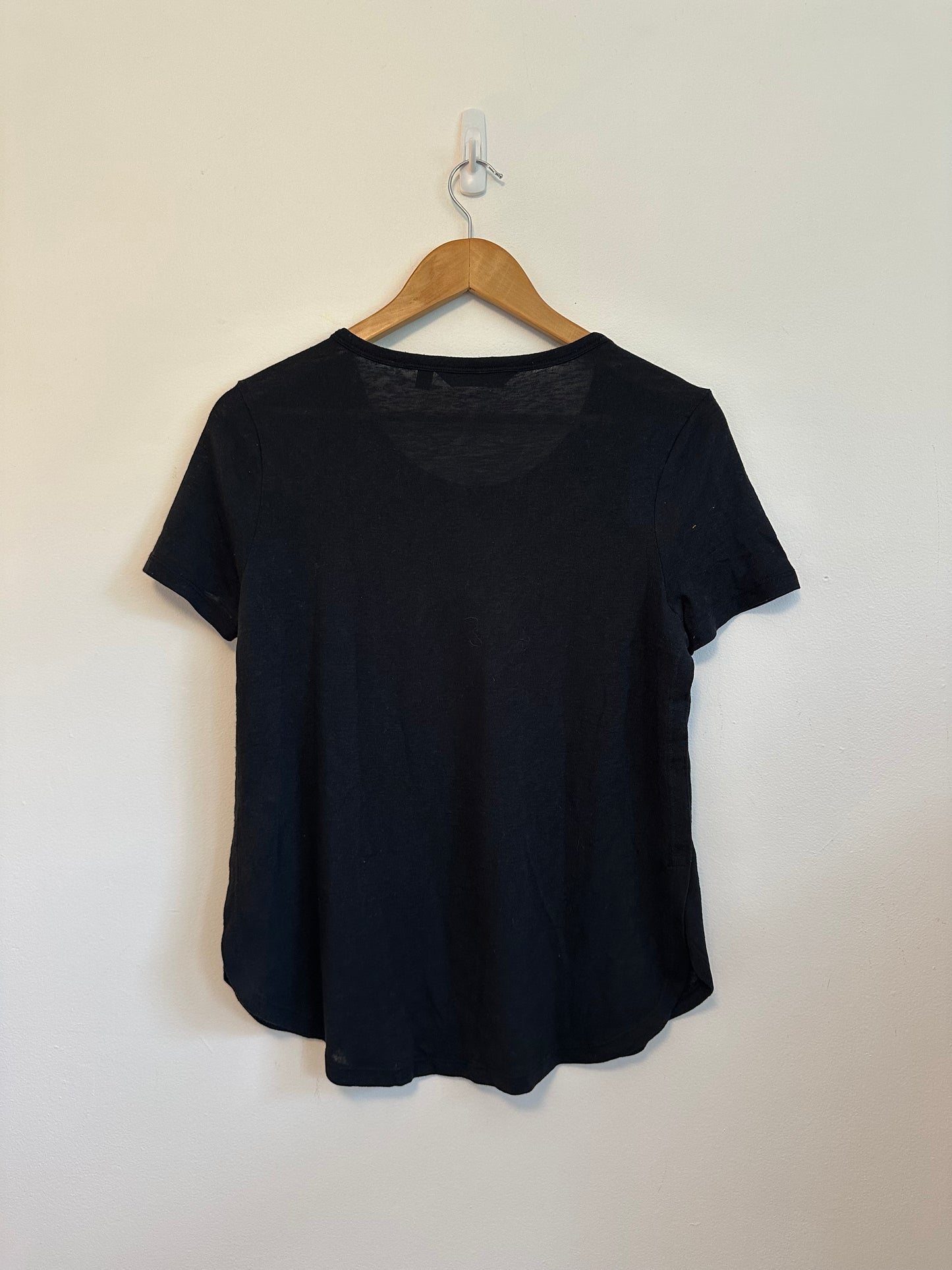 Athleta Scoop Neck Curved Hem T-Shirt in Black | Size XS
