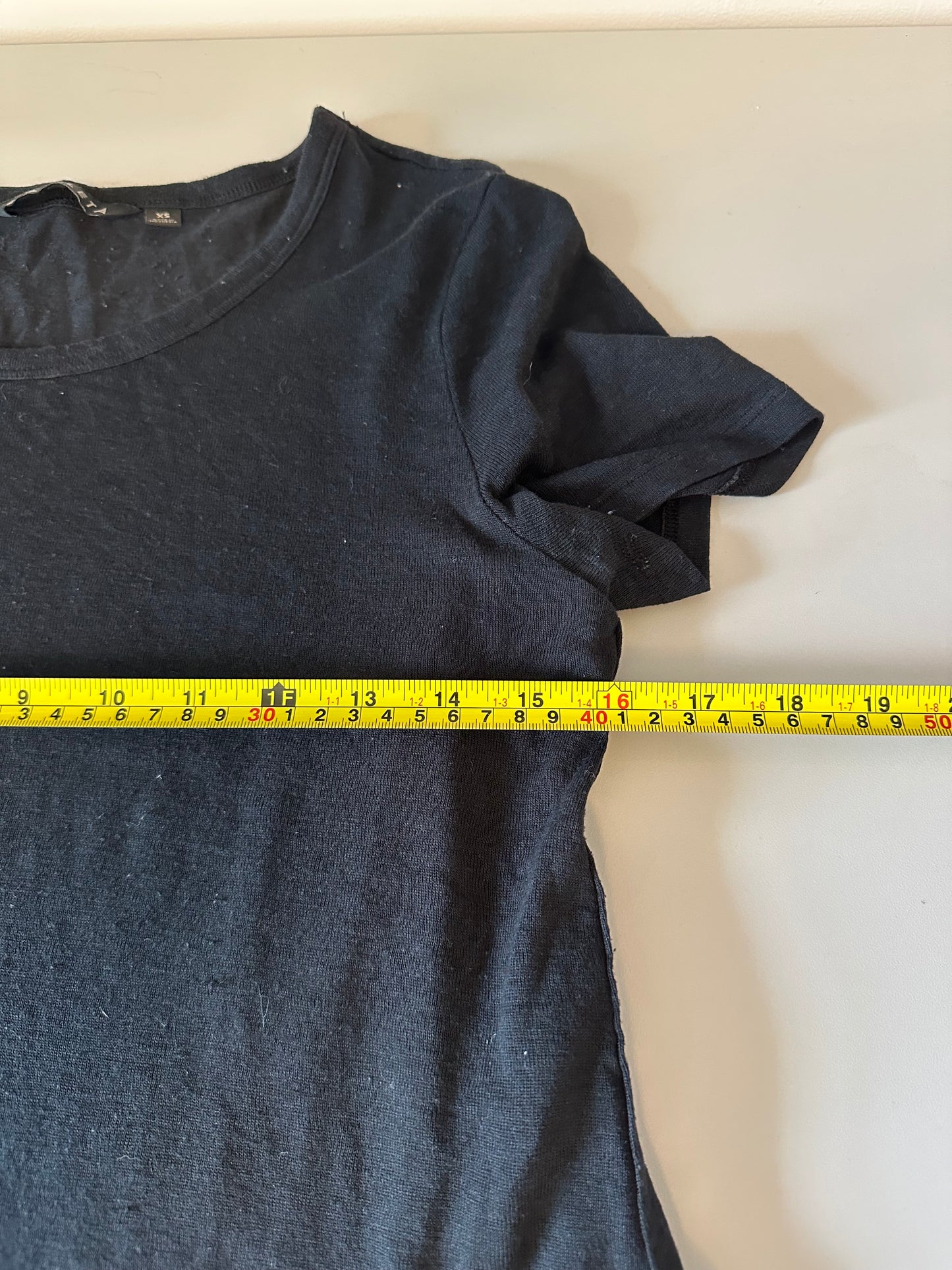 Athleta Scoop Neck Curved Hem T-Shirt in Black | Size XS
