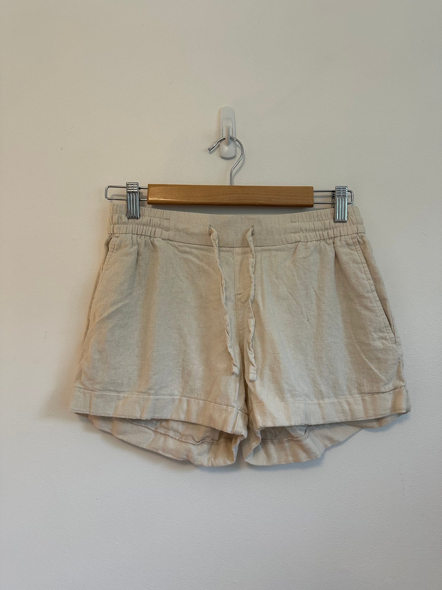 Old Navy Oatmeal Beige Linen Blend Drawstring Pull On Shorts | Size XS
