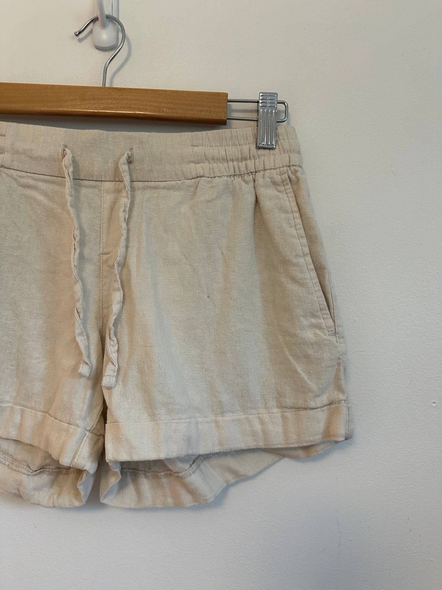 Old Navy Oatmeal Beige Linen Blend Drawstring Pull On Shorts | Size XS