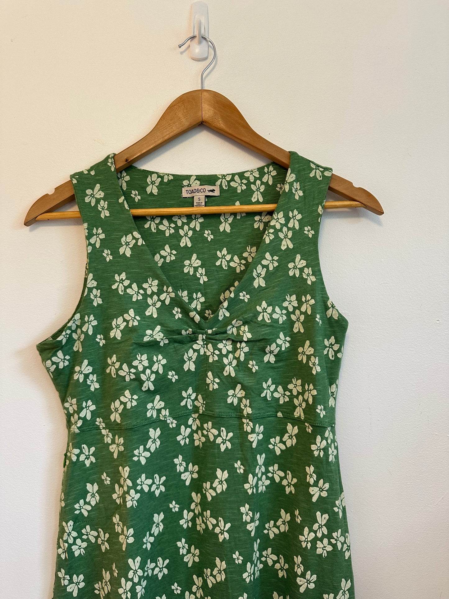 Toad&Co Green and White Floral V-Neck Sleeveless A-Line Dress | Size Small