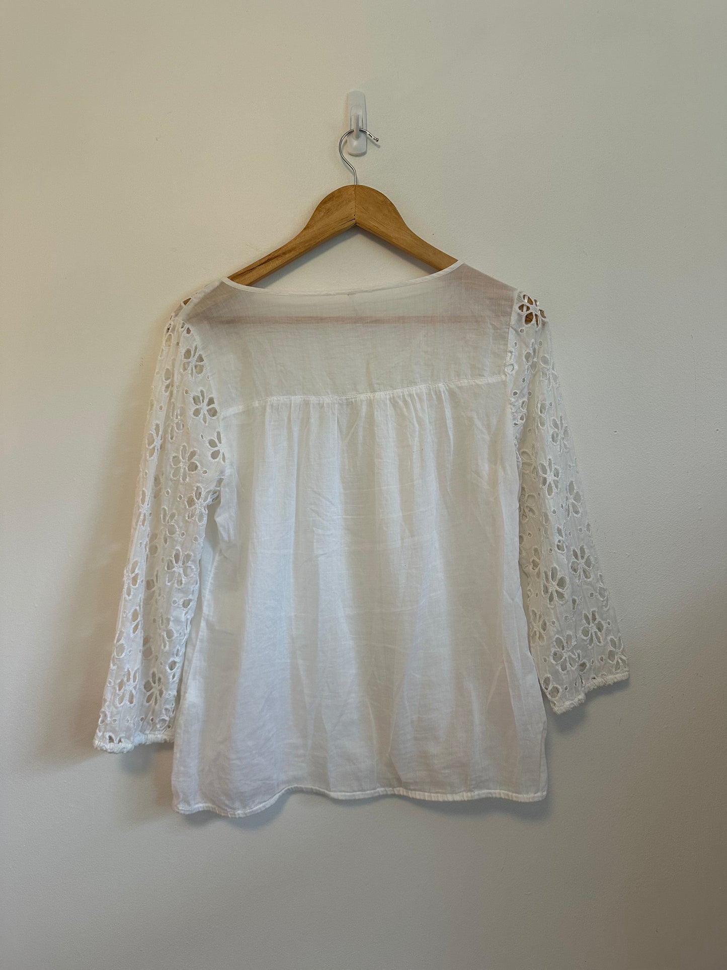 Free People White Cotton Eyelet Boho V-Neck 3/4 Sleeve Peasant Blouse | Small