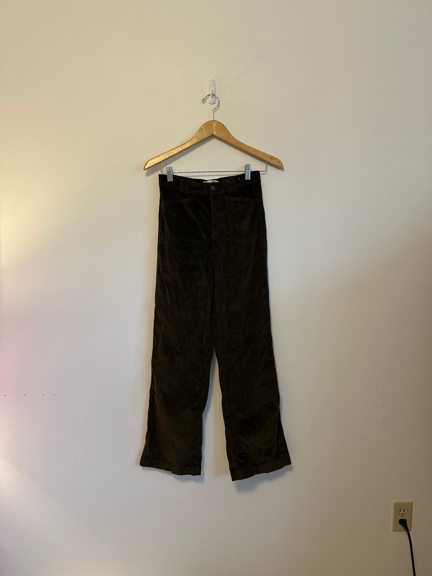 Madewell The Emmett Wide Leg Corduroy Jeans in Olive Green | Size 25