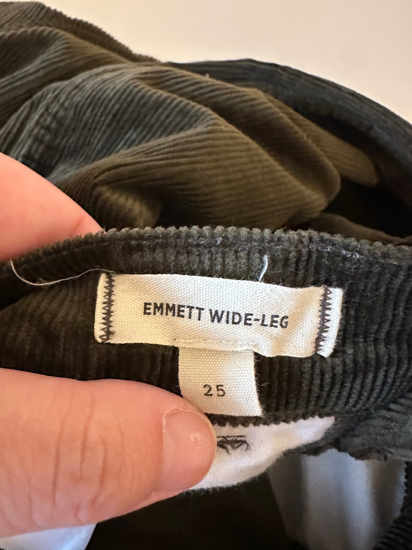 Madewell The Emmett Wide Leg Corduroy Jeans in Olive Green | Size 25