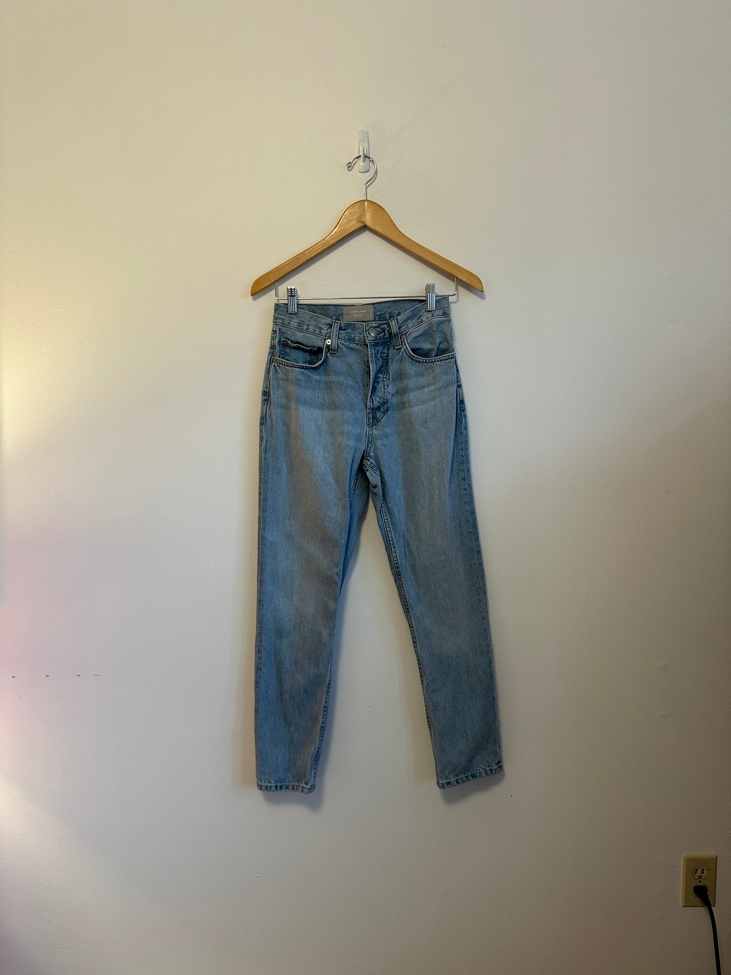 Everlane 90s Cheeky Jeans in Vintage Sunbleached Blue | Size 26 Ankle