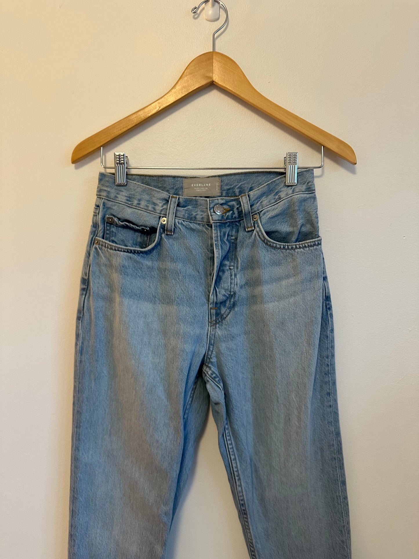 Everlane 90s Cheeky Jeans in Vintage Sunbleached Blue | Size 26 Ankle
