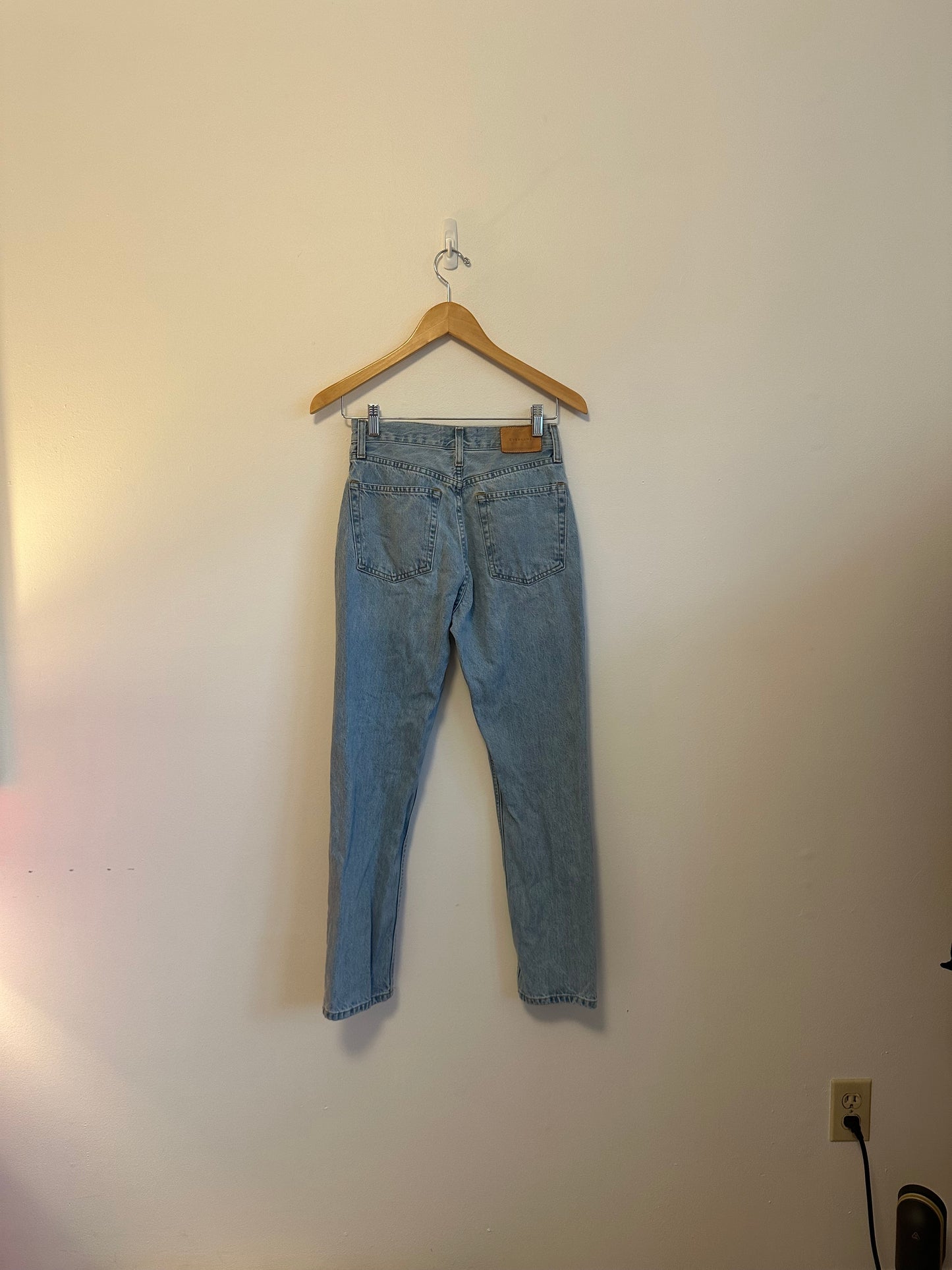 Everlane 90s Cheeky Jeans in Vintage Sunbleached Blue | Size 26 Ankle