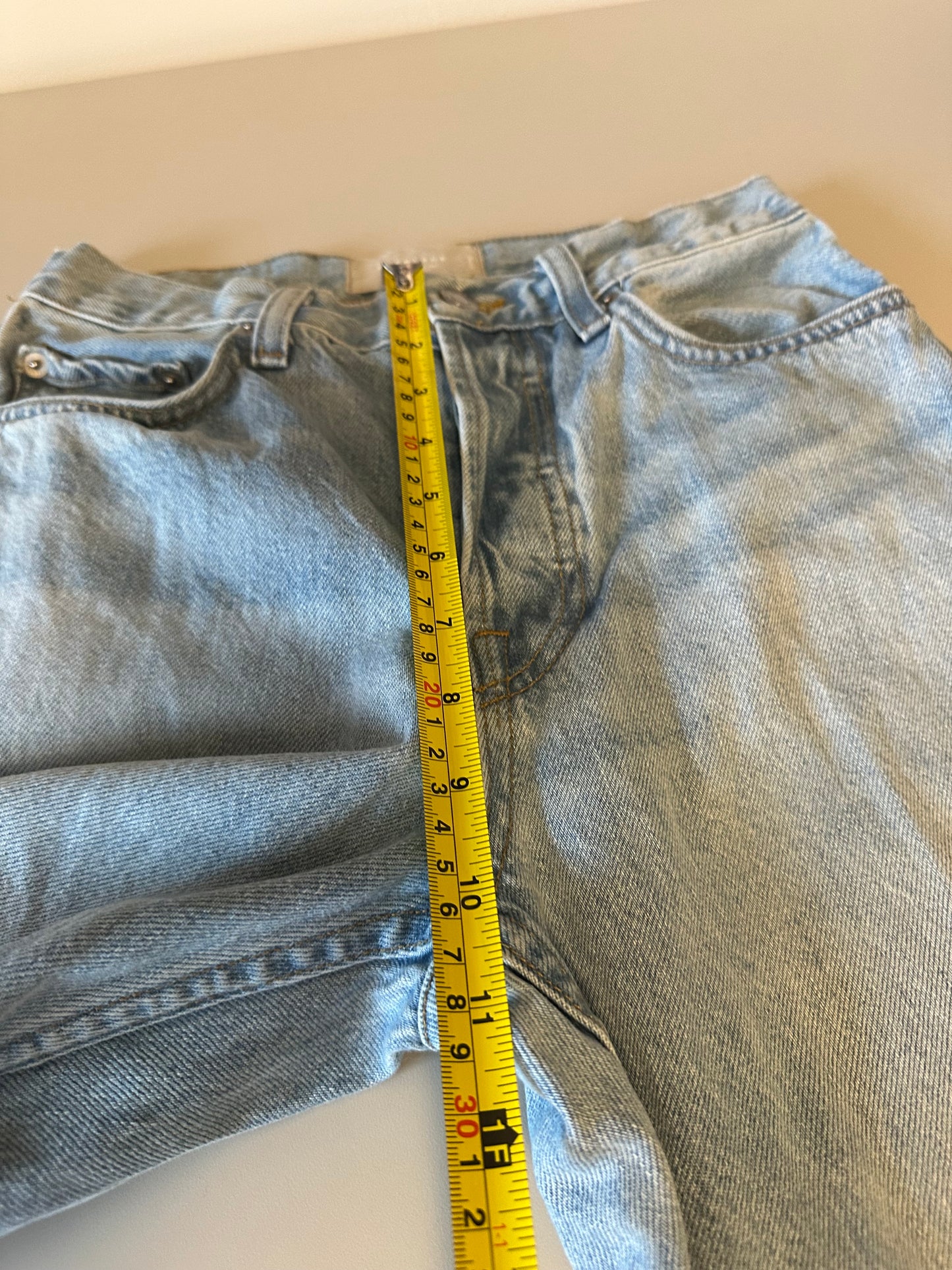 Everlane 90s Cheeky Jeans in Vintage Sunbleached Blue | Size 26 Ankle
