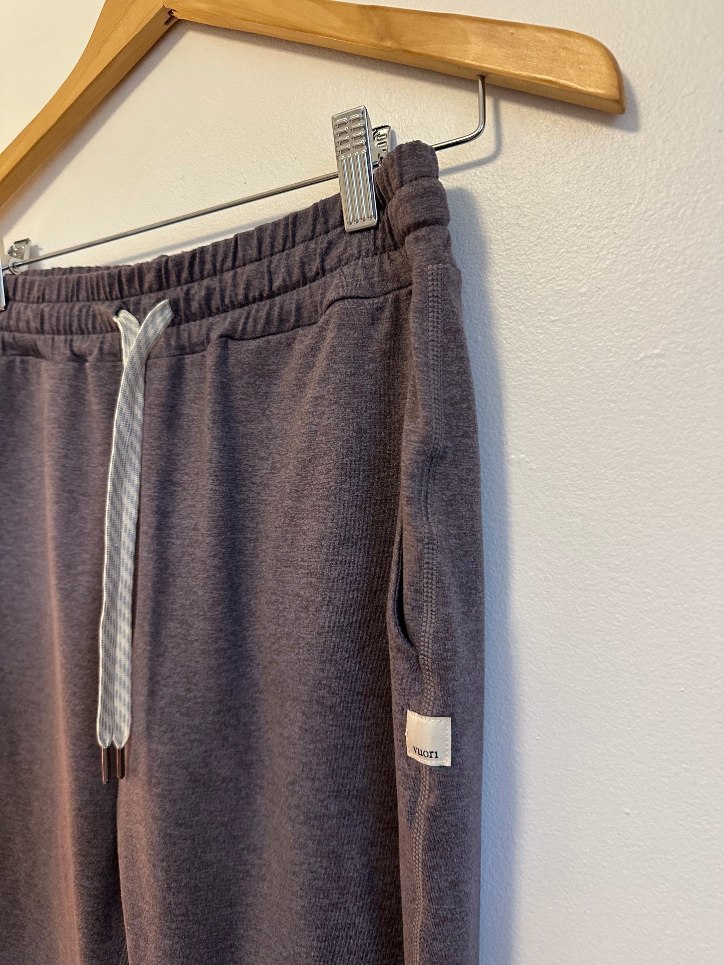 Vuori Performance Joggers in Heather Purple | Size XS