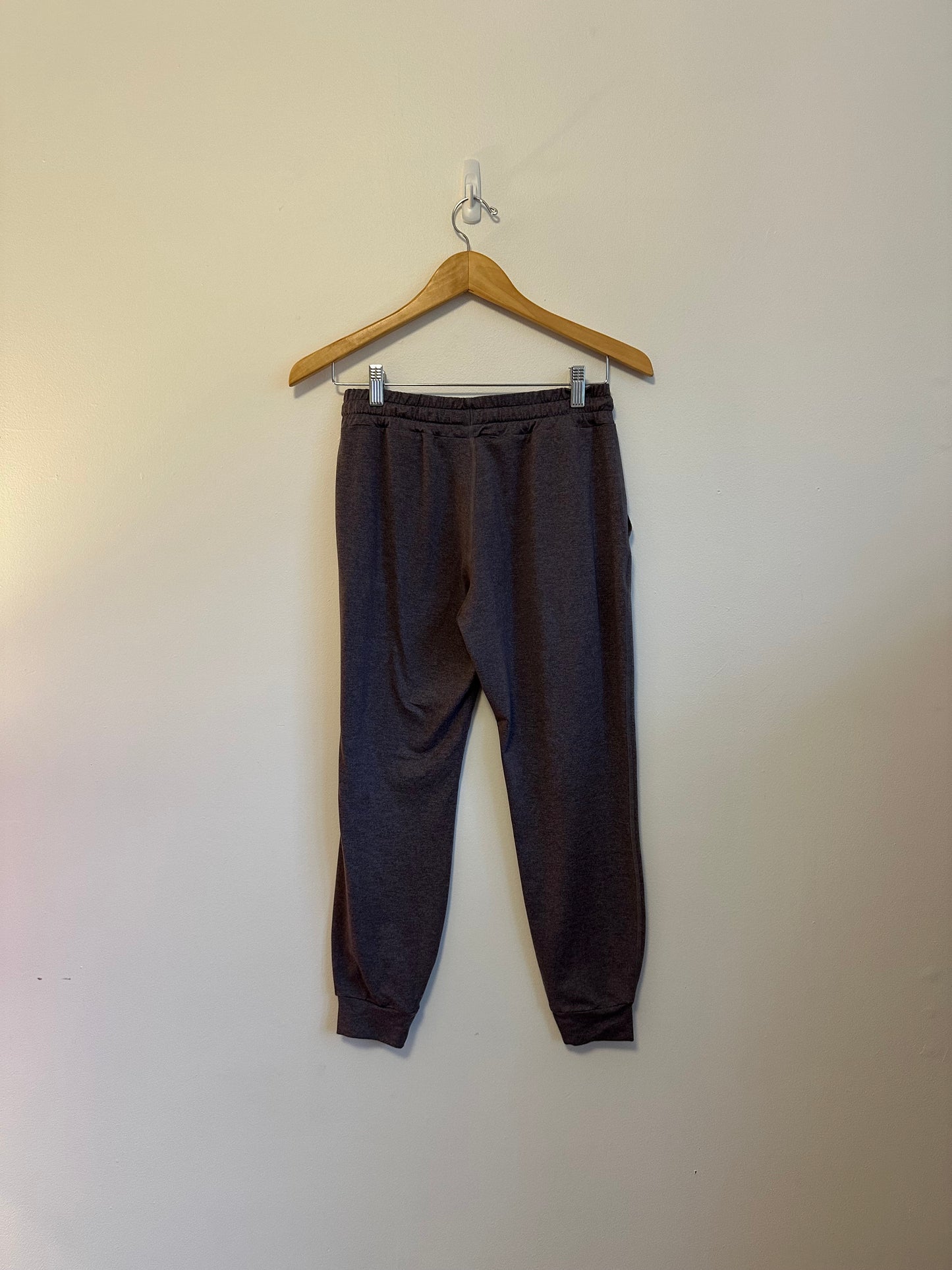 Vuori Performance Joggers in Heather Purple | Size XS