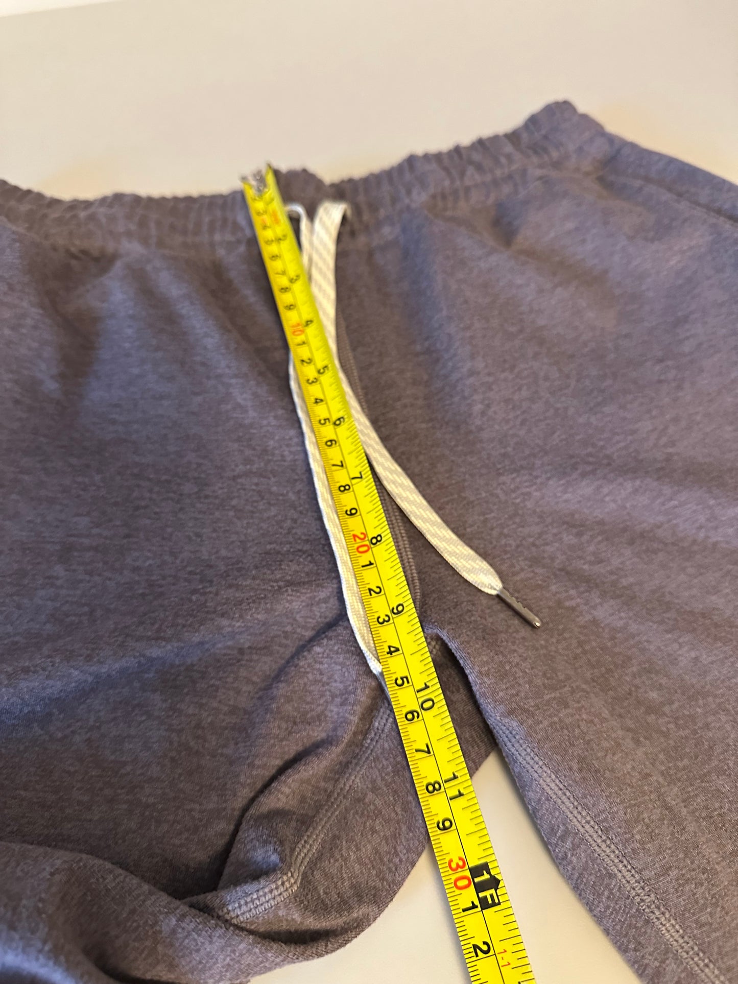 Vuori Performance Joggers in Heather Purple | Size XS