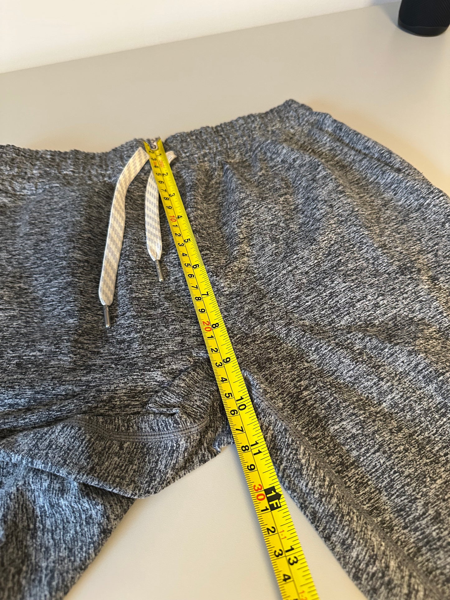 Vuori Performance Joggers in Heather Gray | Size XS