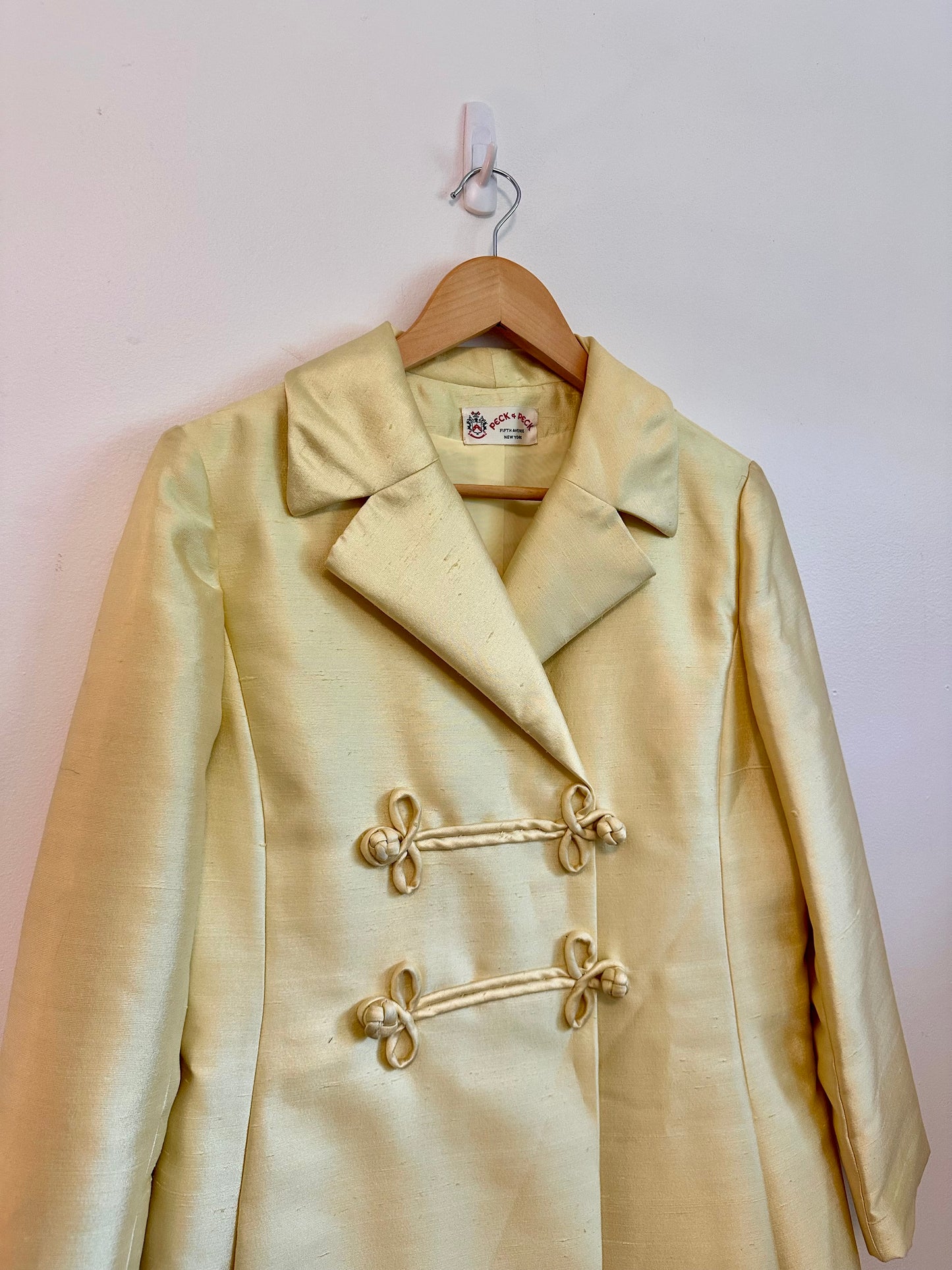 Vintage Peck & Peck Fifth Avenue Butter Yellow Silk Frog Closure Jacket