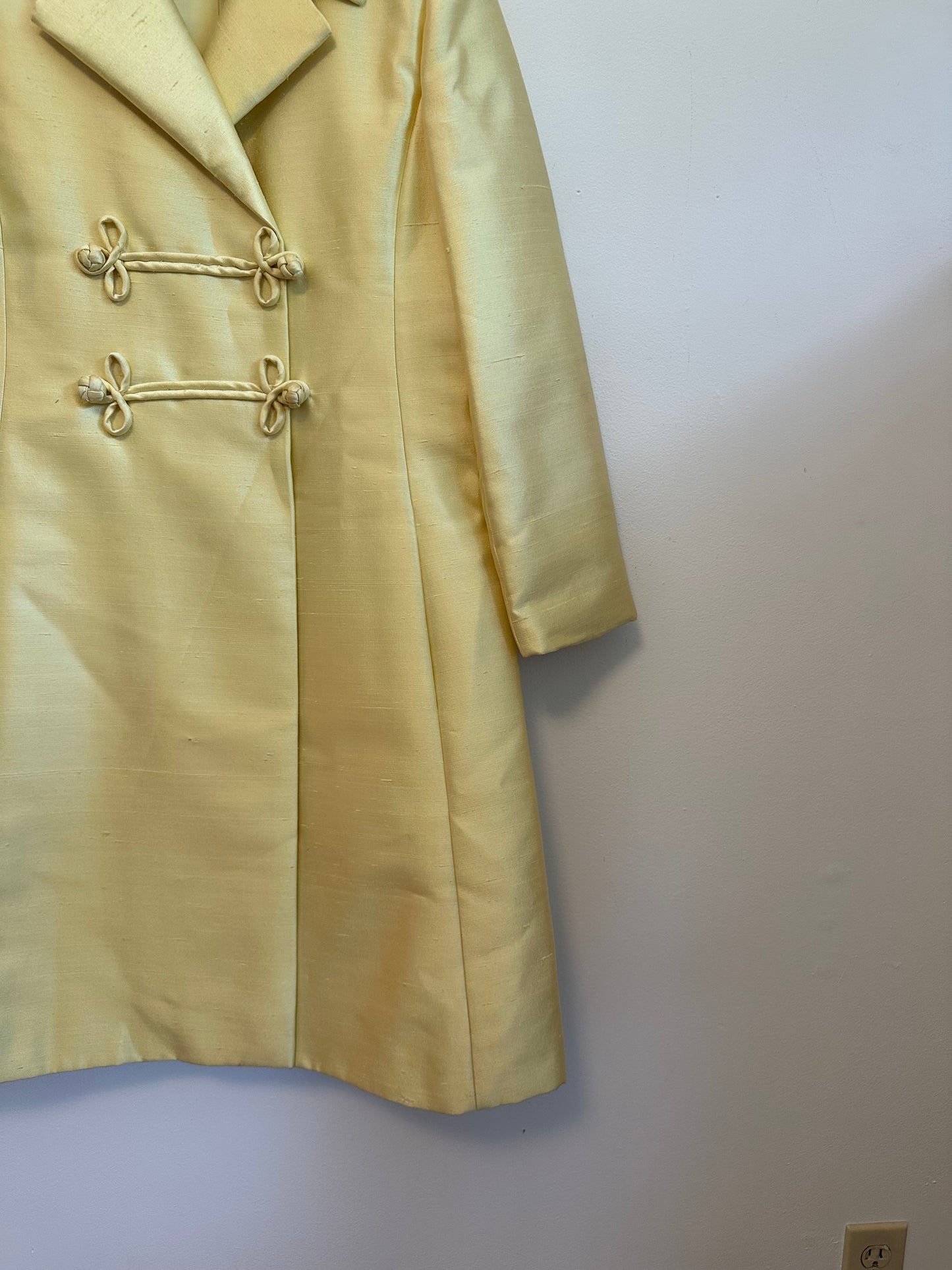 Vintage Peck & Peck Fifth Avenue Butter Yellow Silk Frog Closure Jacket
