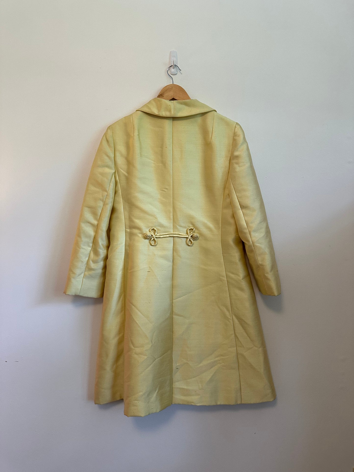 Vintage Peck & Peck Fifth Avenue Butter Yellow Silk Frog Closure Jacket