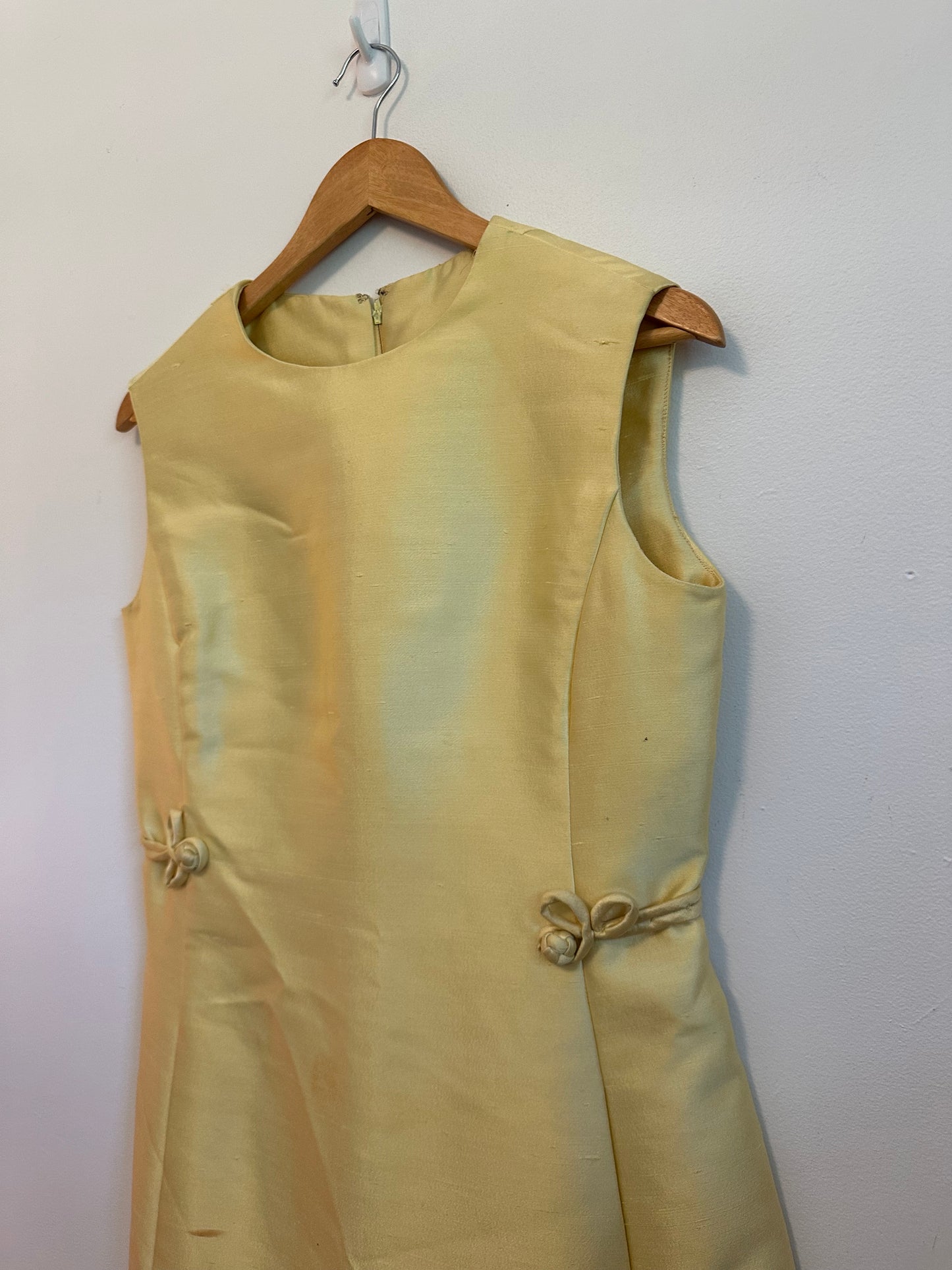 Vintage 1960s Butter Yellow Silk Shantung Sleeveless Shift Dress