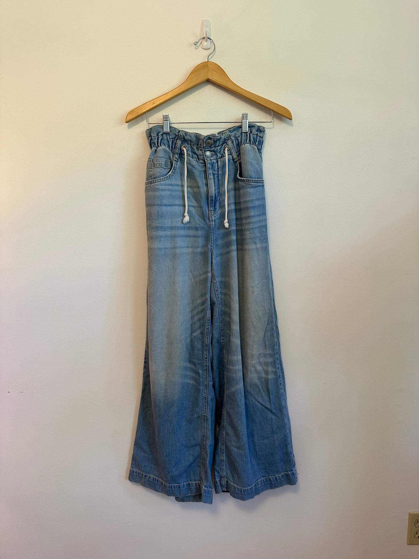 Pilcro x Anthropologie Paperbag Waist Wide Leg Light Wash Jeans | Size 27