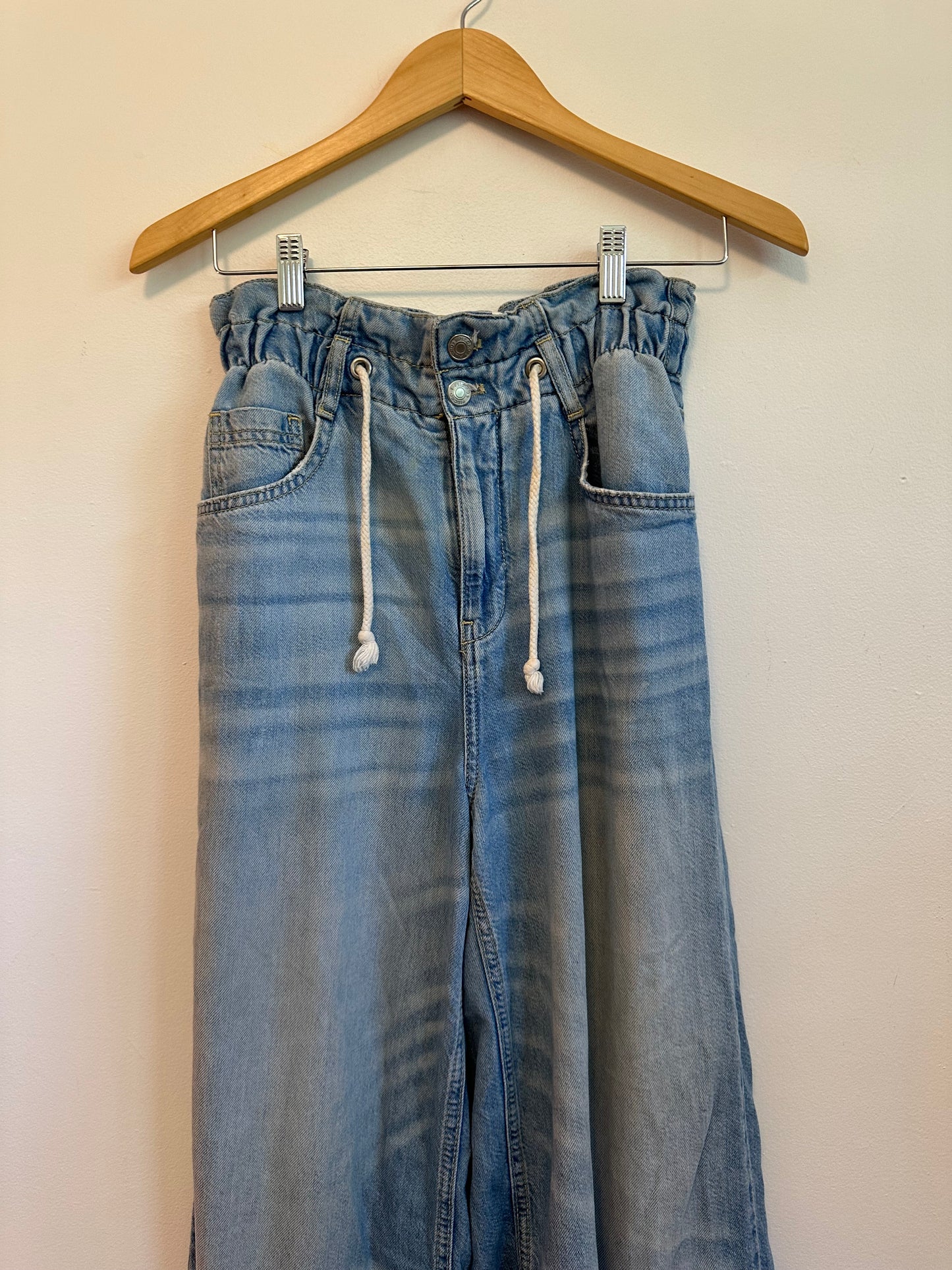 Pilcro x Anthropologie Paperbag Waist Wide Leg Light Wash Jeans | Size 27