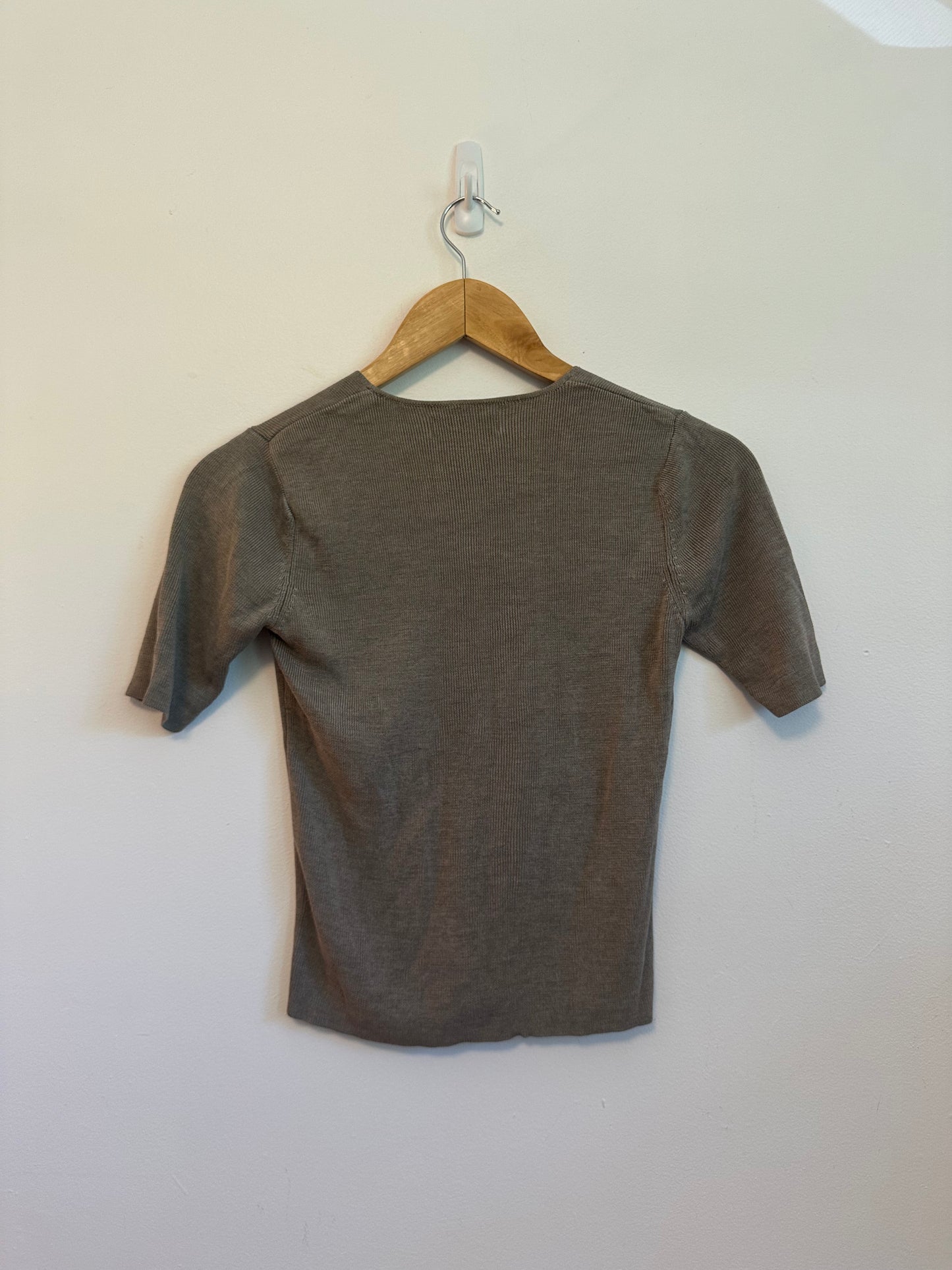 Banana Republic Silk Ribbed V-Neck Short Sleeve Sweater in Taupe | Size XS