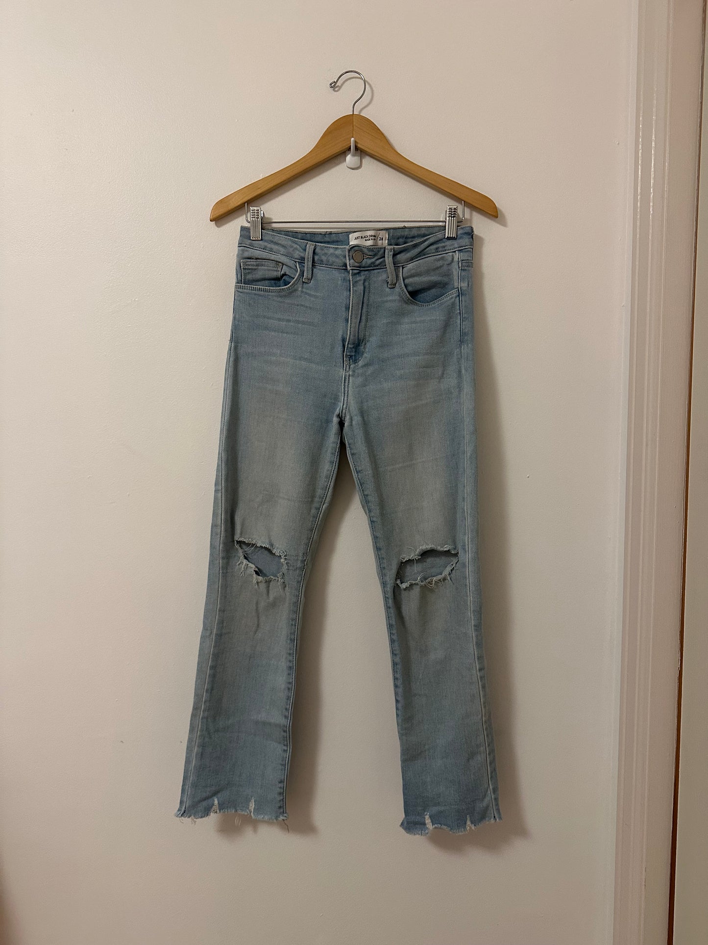 Just Black Denim Cropped Straight Distressed Light Wash Jeans | Size 28